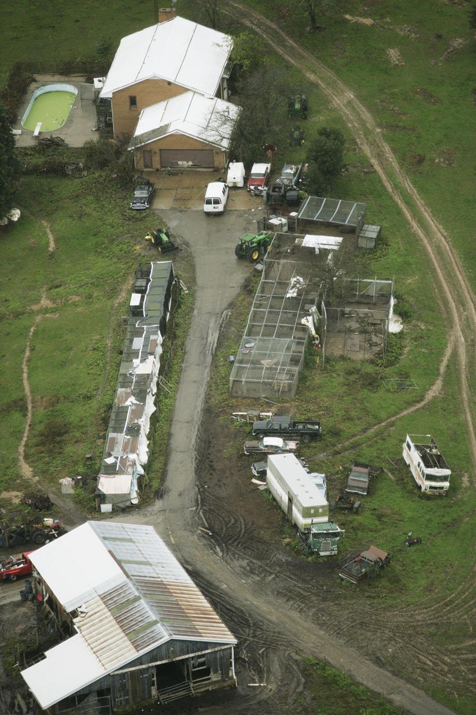 ***CONTENT WARNING - GRAPHIC PHOTOS OF ANIMAL CRUELTY*** Episode 280 - The Murder of Aleta Diane Ray &amp; The Zanesville Zoo Massacre