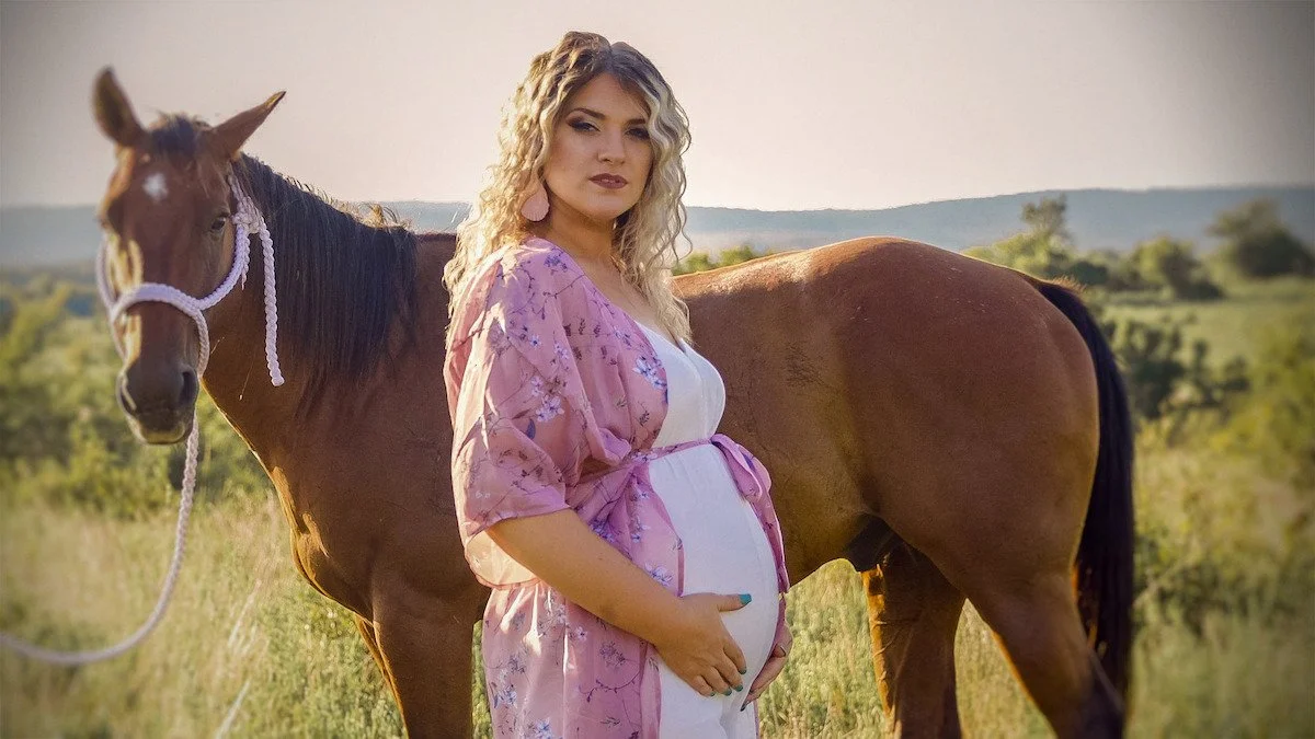 Taylor Parker maternity photo