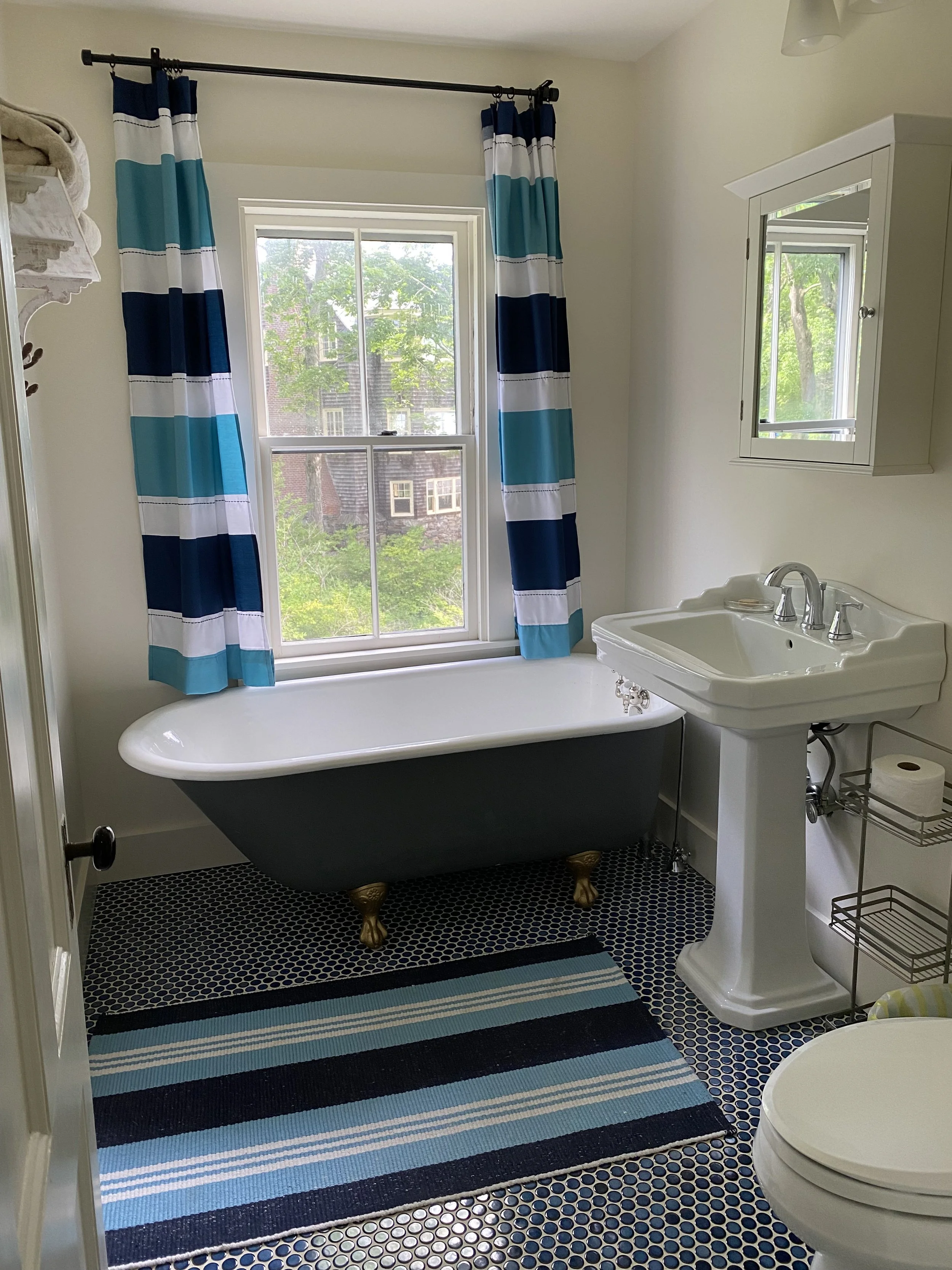 blue n green bath.jpeg