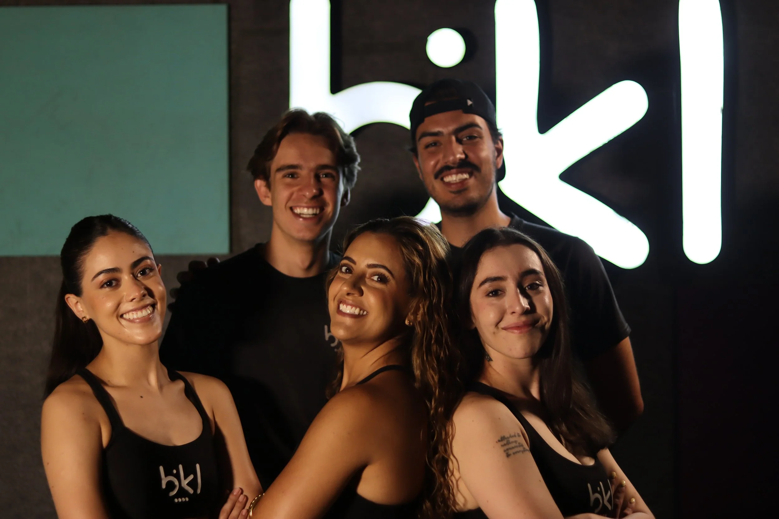Algunos de nuestros coaches certificados en Indoor Cycling en Bikla Fithub Santa Fe