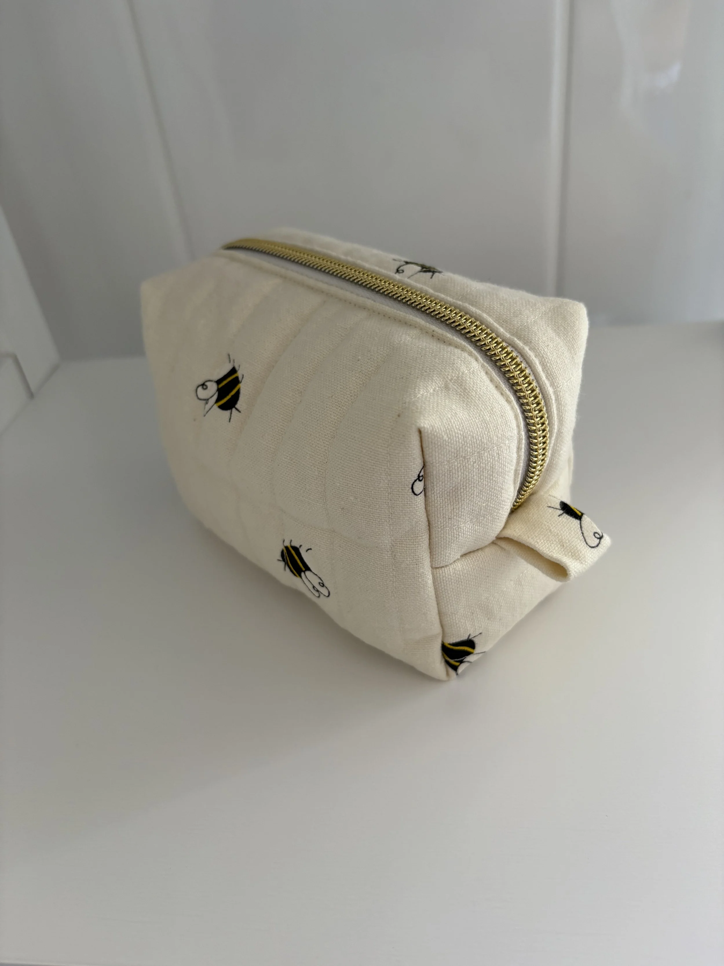 Bee Zipper pull.jpg