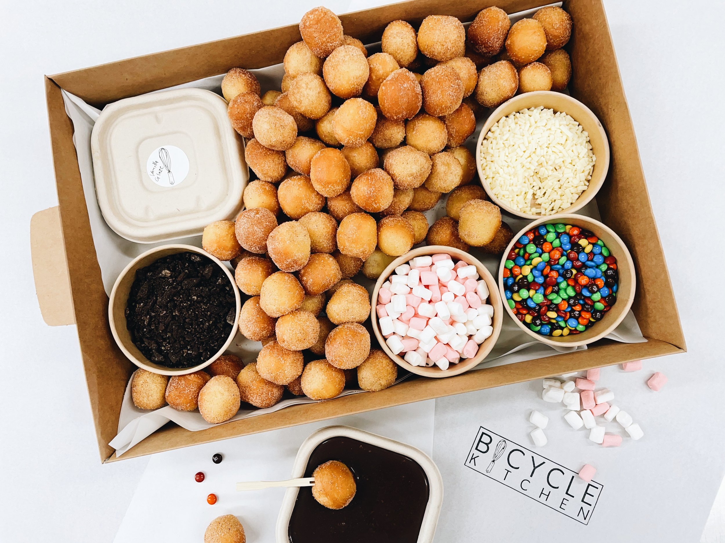 Medium party box.jpeg