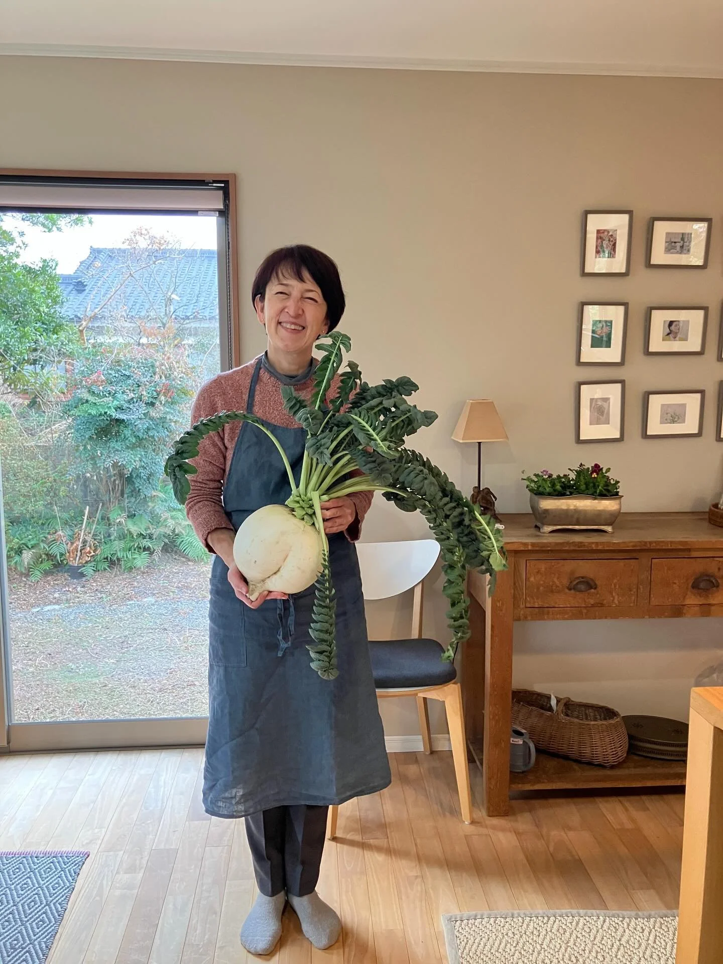 何だかスローなスタートとなった2026年。今日まで三日間の料理教室に参加くださったみなさまありがとうございました💕初めて参加くださる方も多くわたしも楽しい時間でした。
今日は夫の中学の同級生から桜島大根をいただきました。何を作りましょう！煮ればきめ細かくてやわらかくて美味しいですよね❣️