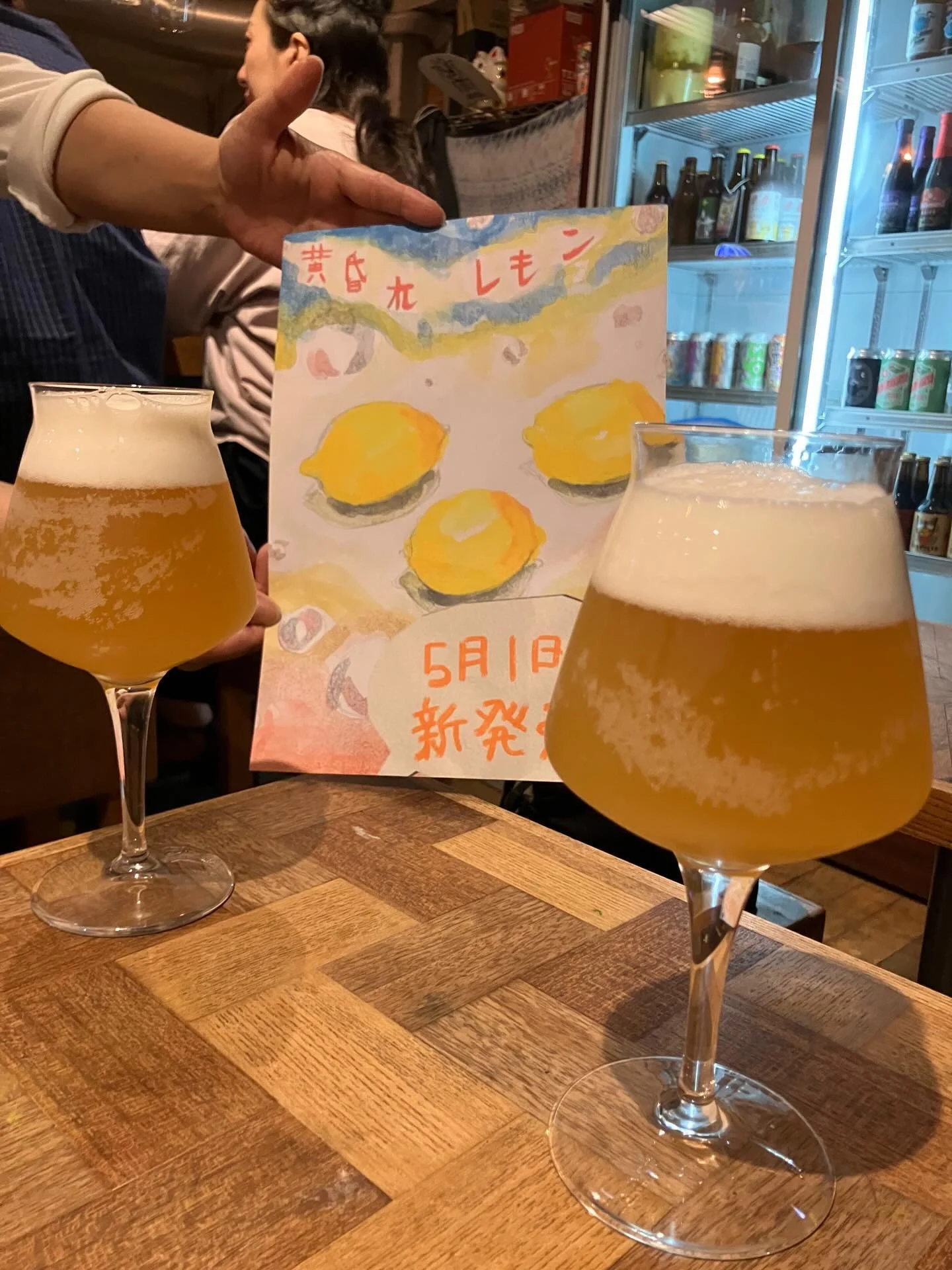 鹿屋のクラフトビール屋
@infoletitbeer 
に連れて行ってもらったら、偶然に新作&rdquo;黄昏れレモンビール&rdquo;の発売日でした。
香りが爽やかでとても美味しかった❣️
ラベルもかわいい❤️