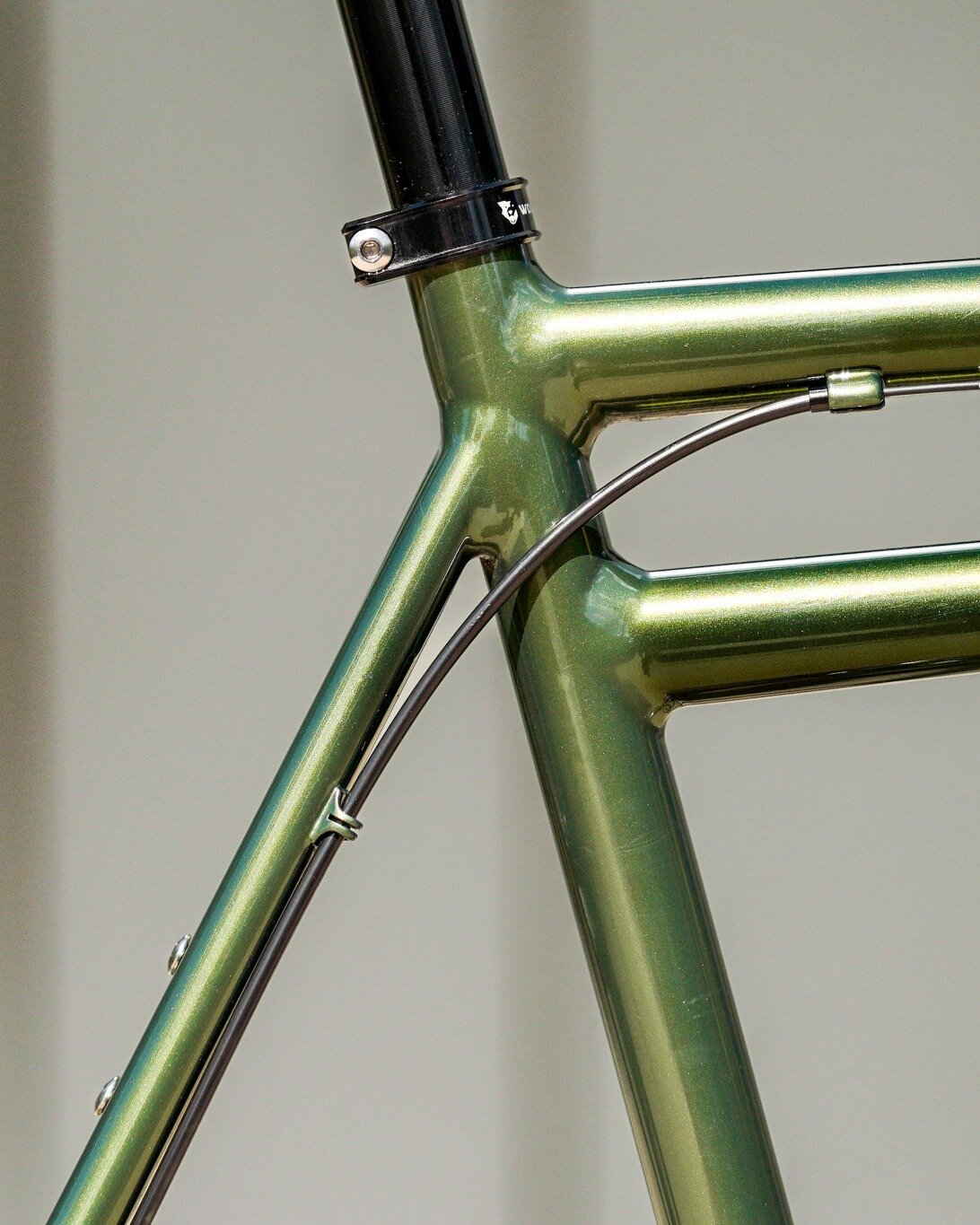 The Battleship

This bike build is like nothing you have ever seen before, you seen when you buy a custom bike most people will end up with the standard triangle shape, unlike most bike frames. 

Rob Benson from Tempest Bicycles has thought outside o