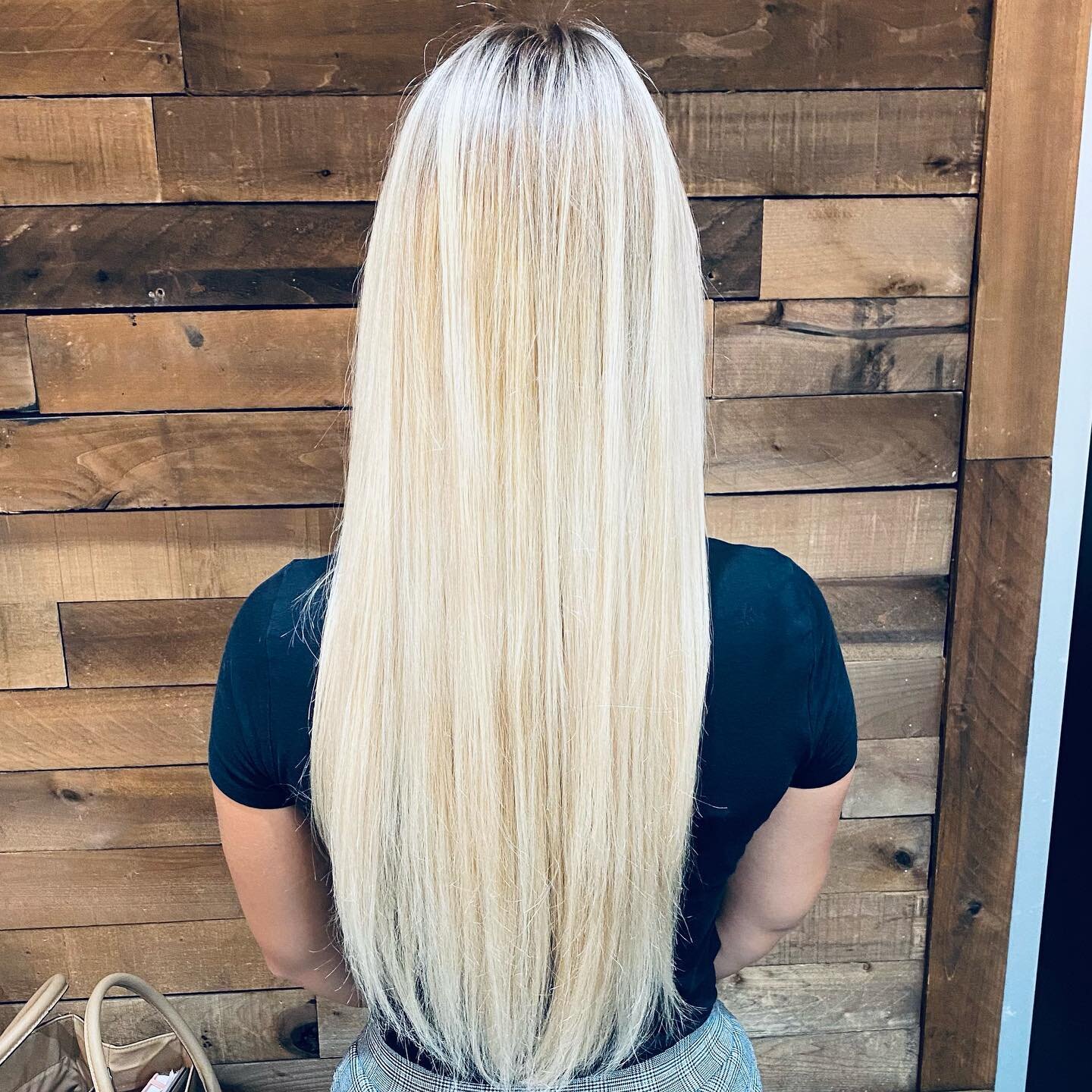 This babe came in and wanted to be brighter and blonder but to keep the integrity of her hair and length.  She also didn't want to have a crazy amount of maintenance so Lindsey decided to root melt her as well!  scroll 👉🏻👉🏻 and see the before pic