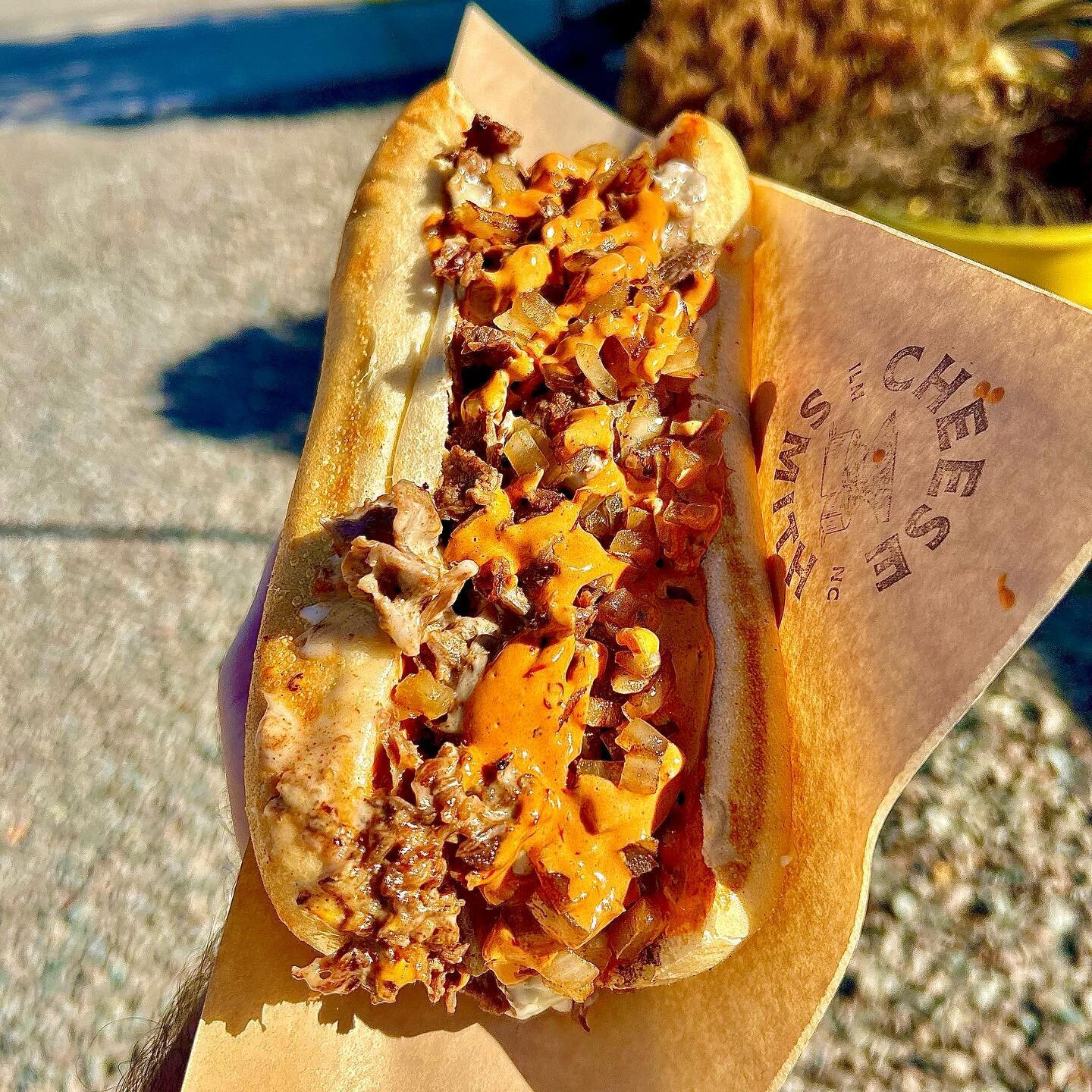 Big Shot Cheesesteaks all day today!!

shaved ribeye/ grilled onions/ American cheese/ chipotle mayo 🤤