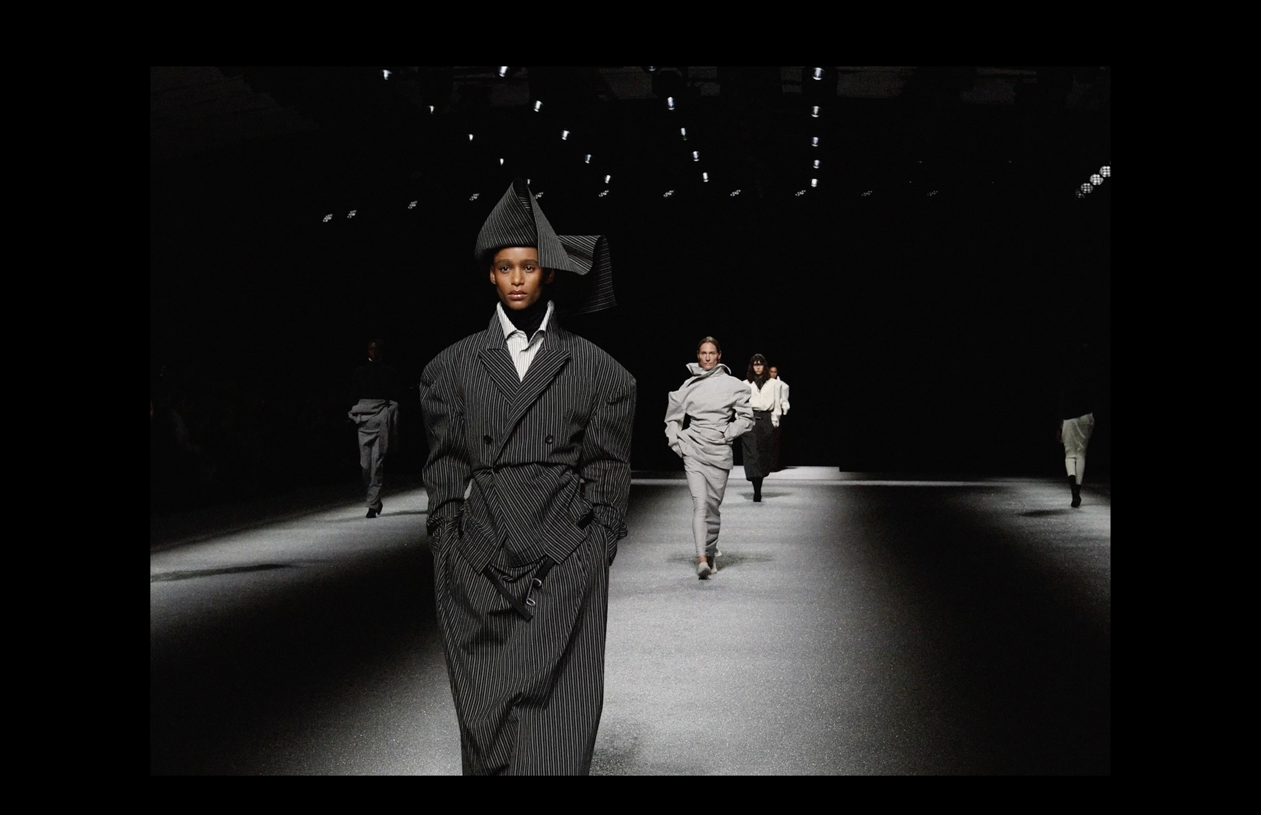 BACK OF THE HOUSE / ISSEY MIYAKE