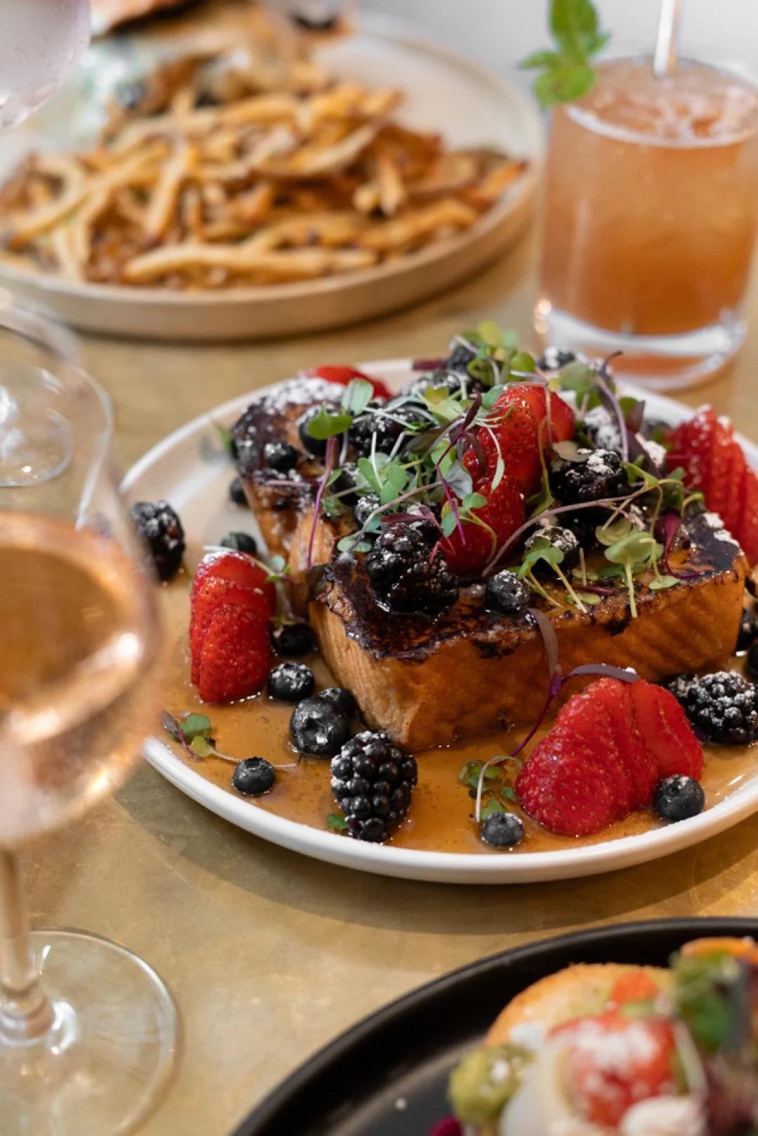 If you're not starting Saturday with this, wyd? 🍞🍓
Our OG French Toast is a neighborhood classic for a reason. Brunch like you mean it! #HappyFriday Peeps 😜 #foodie