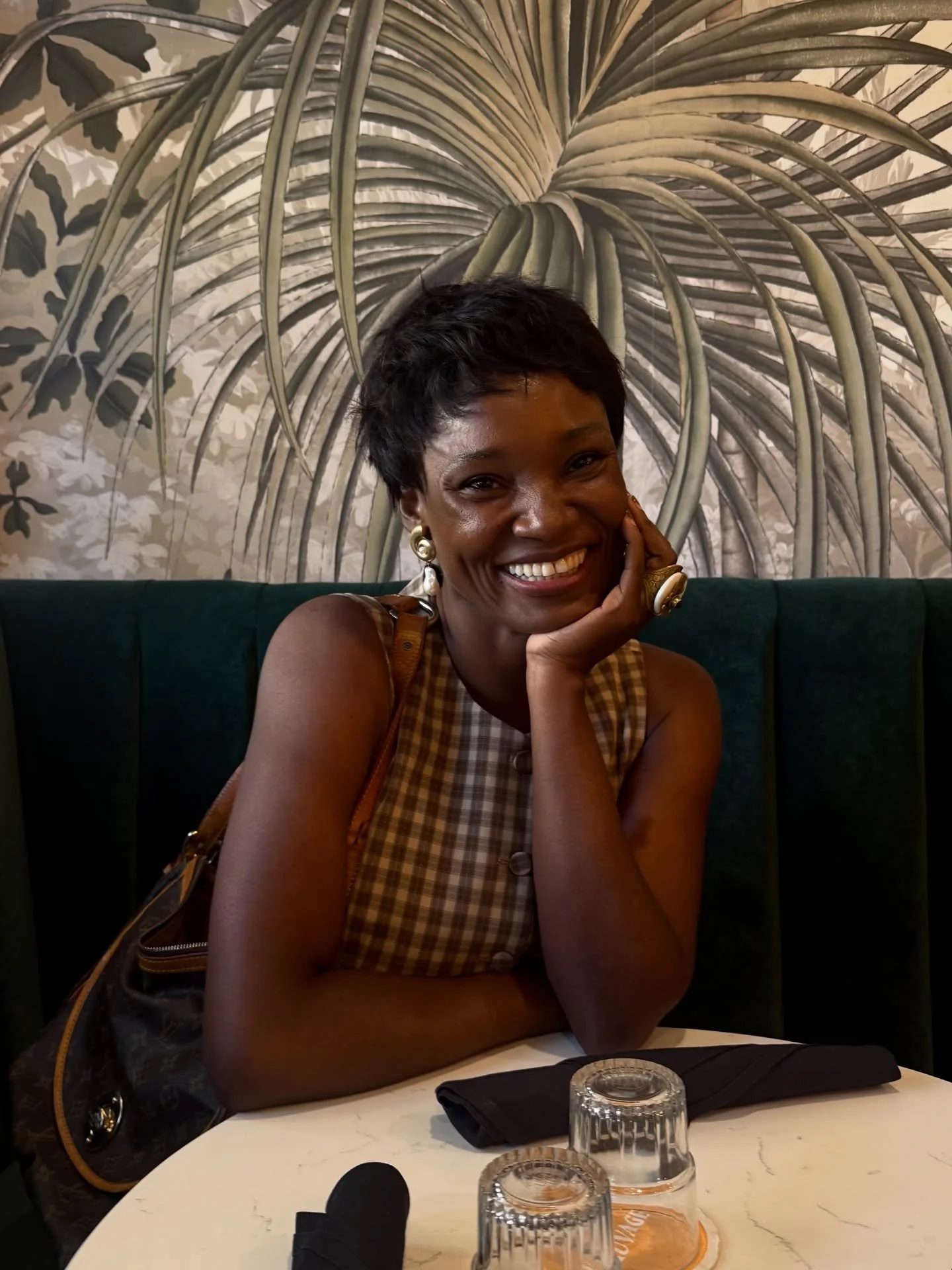 🍂 Hello October, bonjour cozy vibes! 🍂
We’re stepping into fall with smiles, warm mugs, and un petit rayon de soleil named Salomé ✨. She’s not only a familiar face at Café Sauvage, but also a talented hatmaker 🎩 who&rsquo