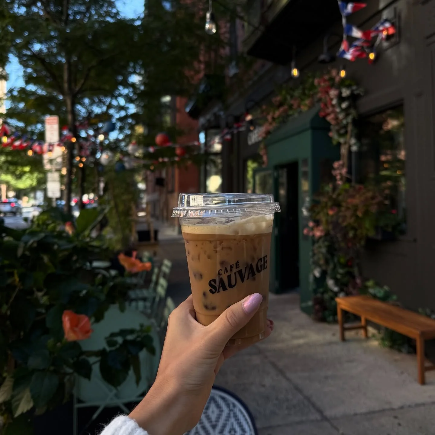 Cold? Maybe. But giving up our iced latte? Jamais. 😌❄️
@cafesauvageboston
📸 @bucketlistboston