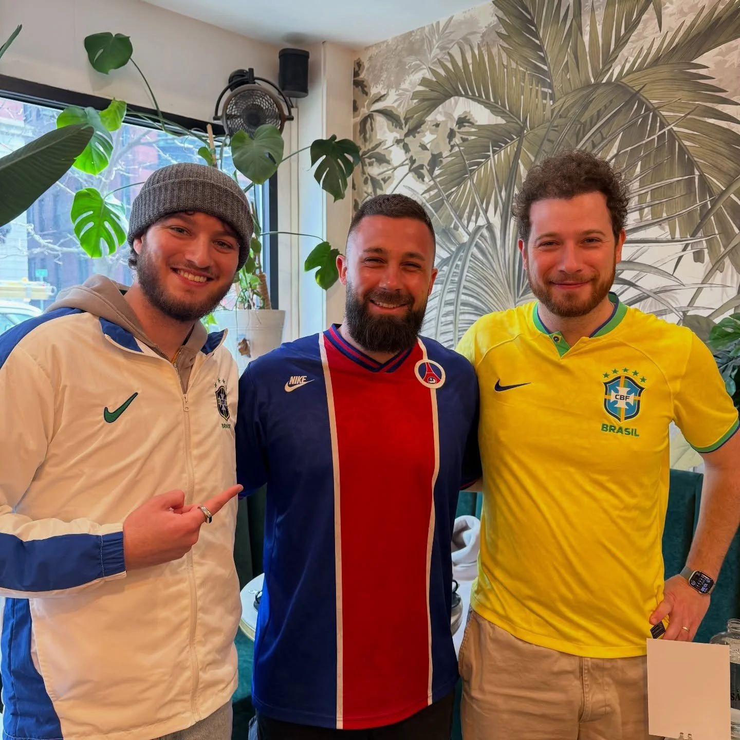 Friendly game. Friendly boys 🇫🇷🇧🇷😏
@cafesauvageboston We already picked our side🔥