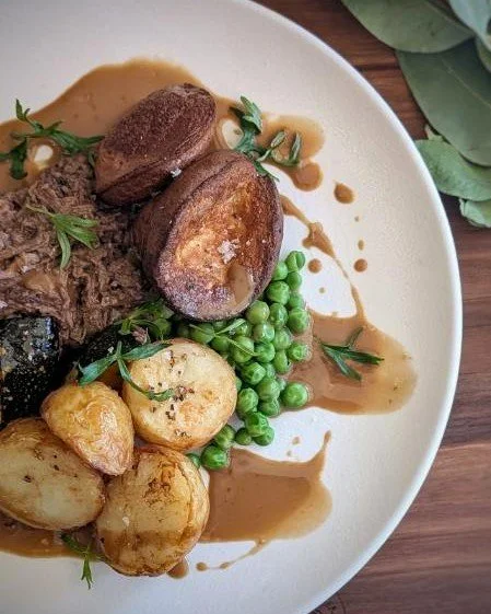 Fire up your Sunday appetite!  Smoked brisket, golden roast potatoes, peas &amp; onions, Yorkshire pudding and lashings of red wine jus. It doesn&rsquo;t get better than this. 

Our Sunday roast is available until sold out.

#therockleypub #centralwe