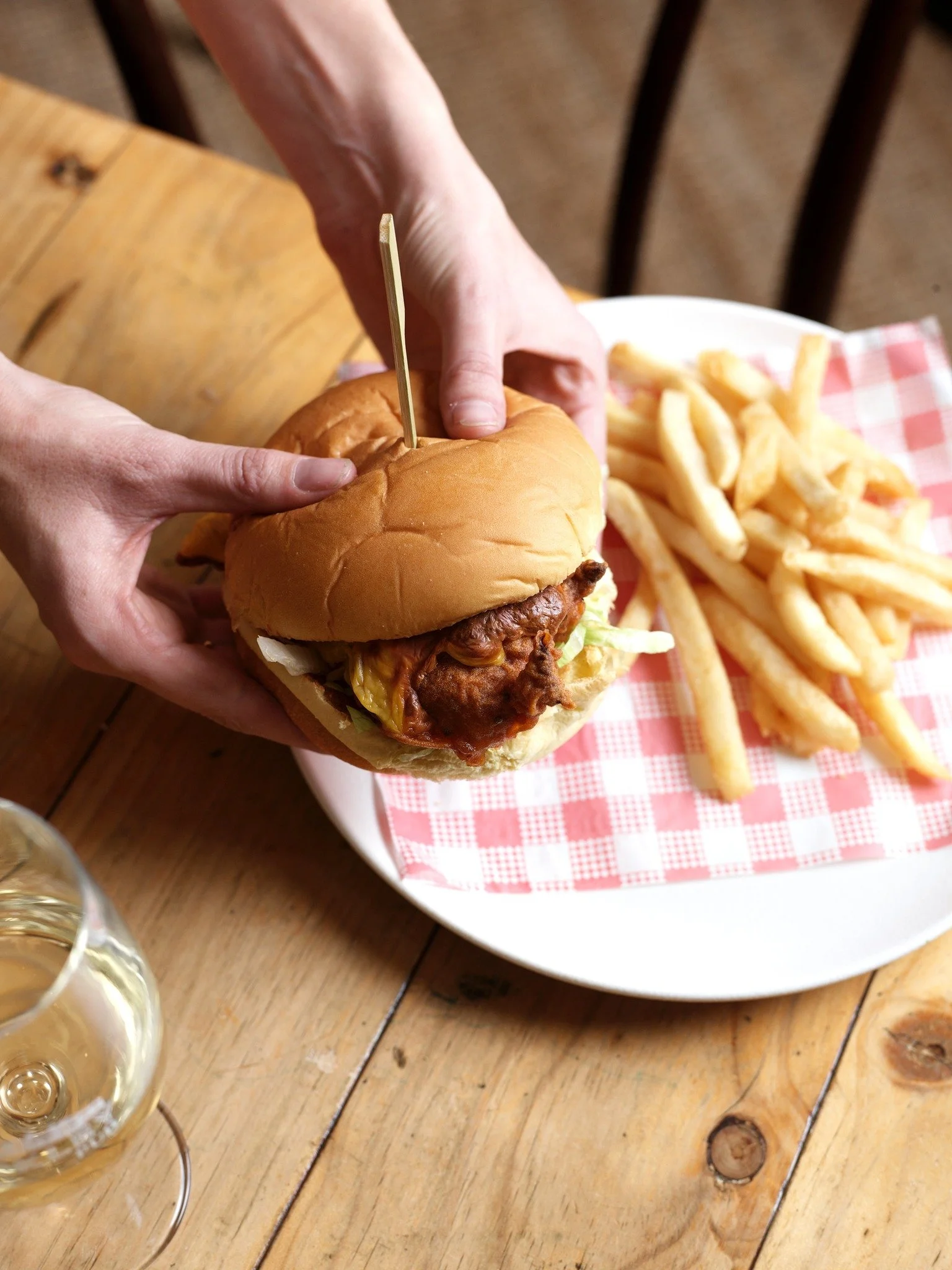 Wednesday's make for a great mid-week deal to keep you fueled up. 

Swing by for either lunch or dinner and sink your teeth into one of our burgers paired with a schooner or house wine for $25

#therockleypub #bathurstnsw #centralwestnsw #weeknightdi