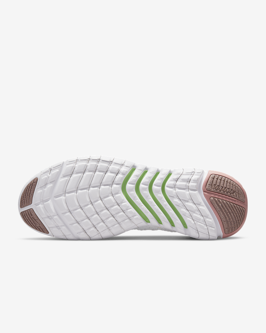 NikeFree_Run_wht-desi-mason-3.png