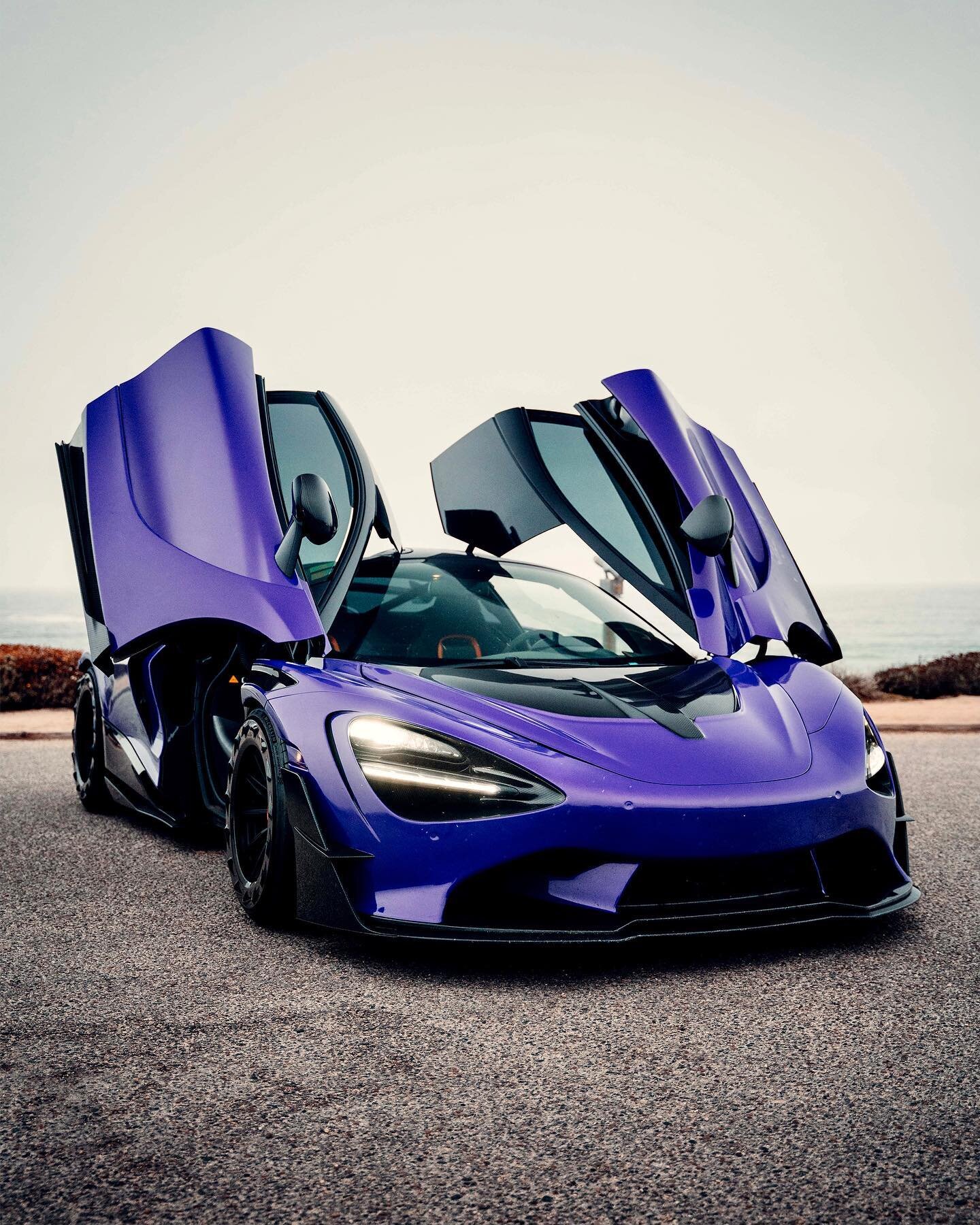 Not my favorite shots but the spec is something else 🤤
.
.
.
#mclaren #mclaren720s #mclarenautomotive #720s #765lt #pebblebeach #carweek #carswithoutlimits #blacklist #brixtonforged #1016industries #rdbla #vfengineering #cars247