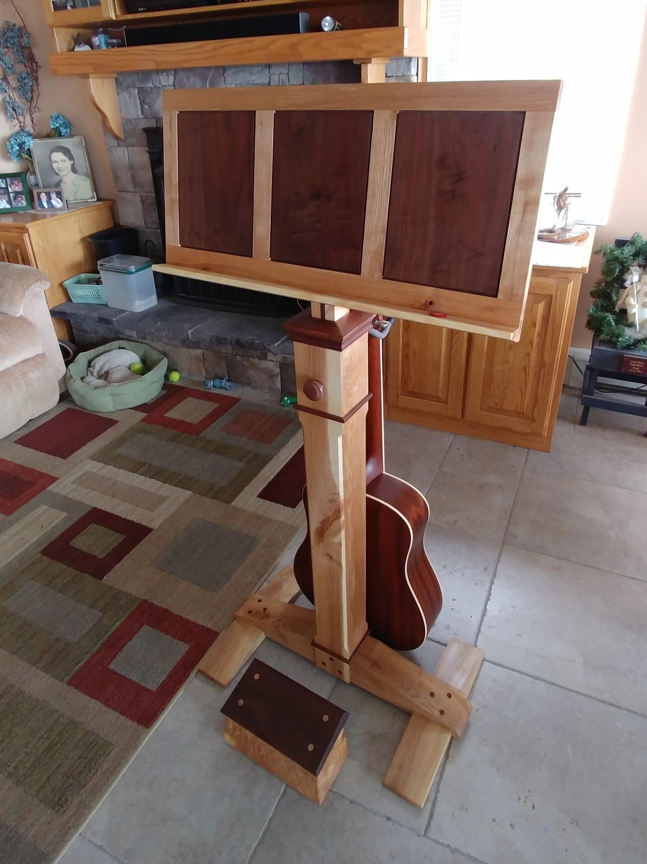 music/guitar stand