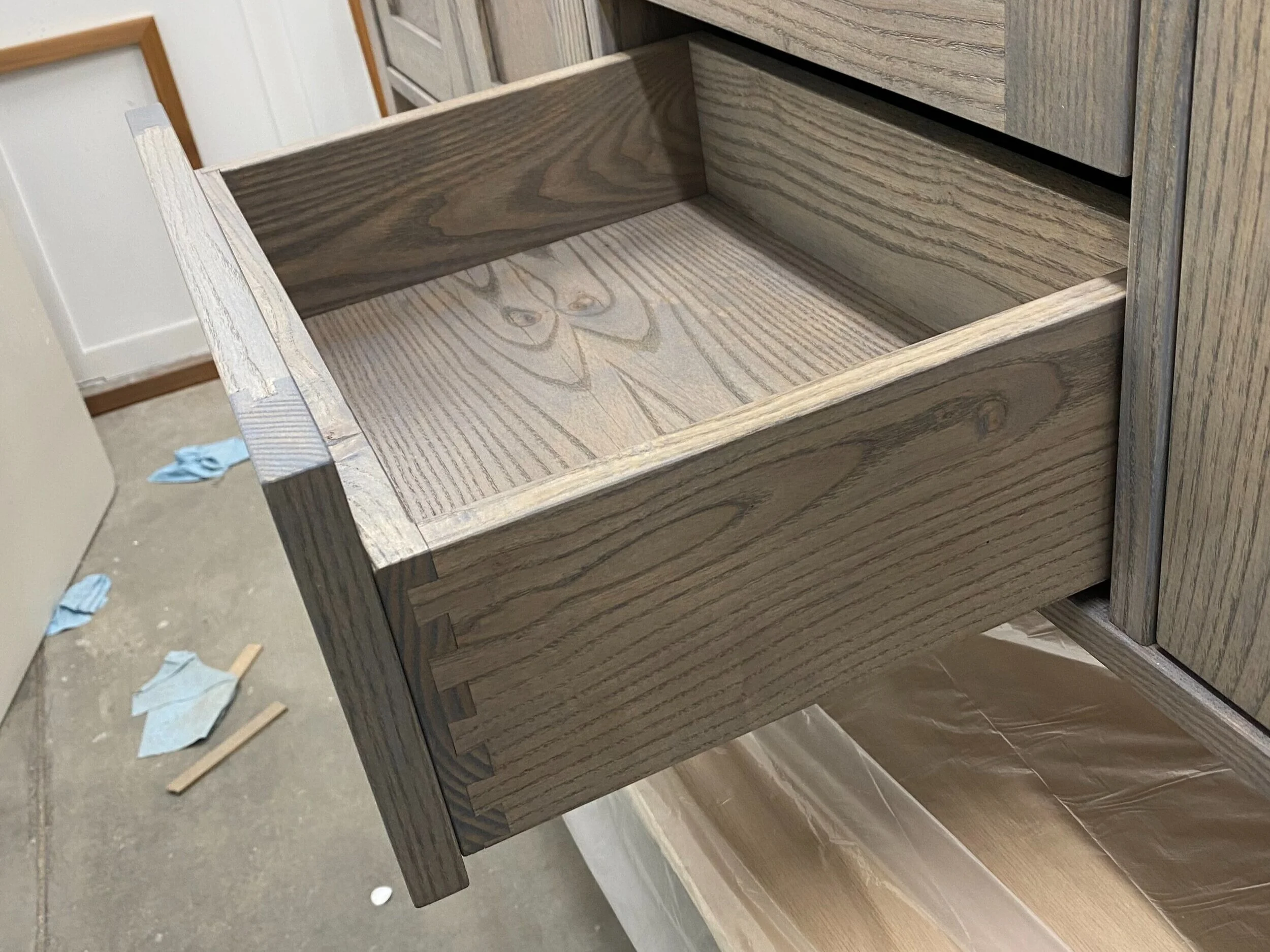 Dovetailed solid wood drawer boxes