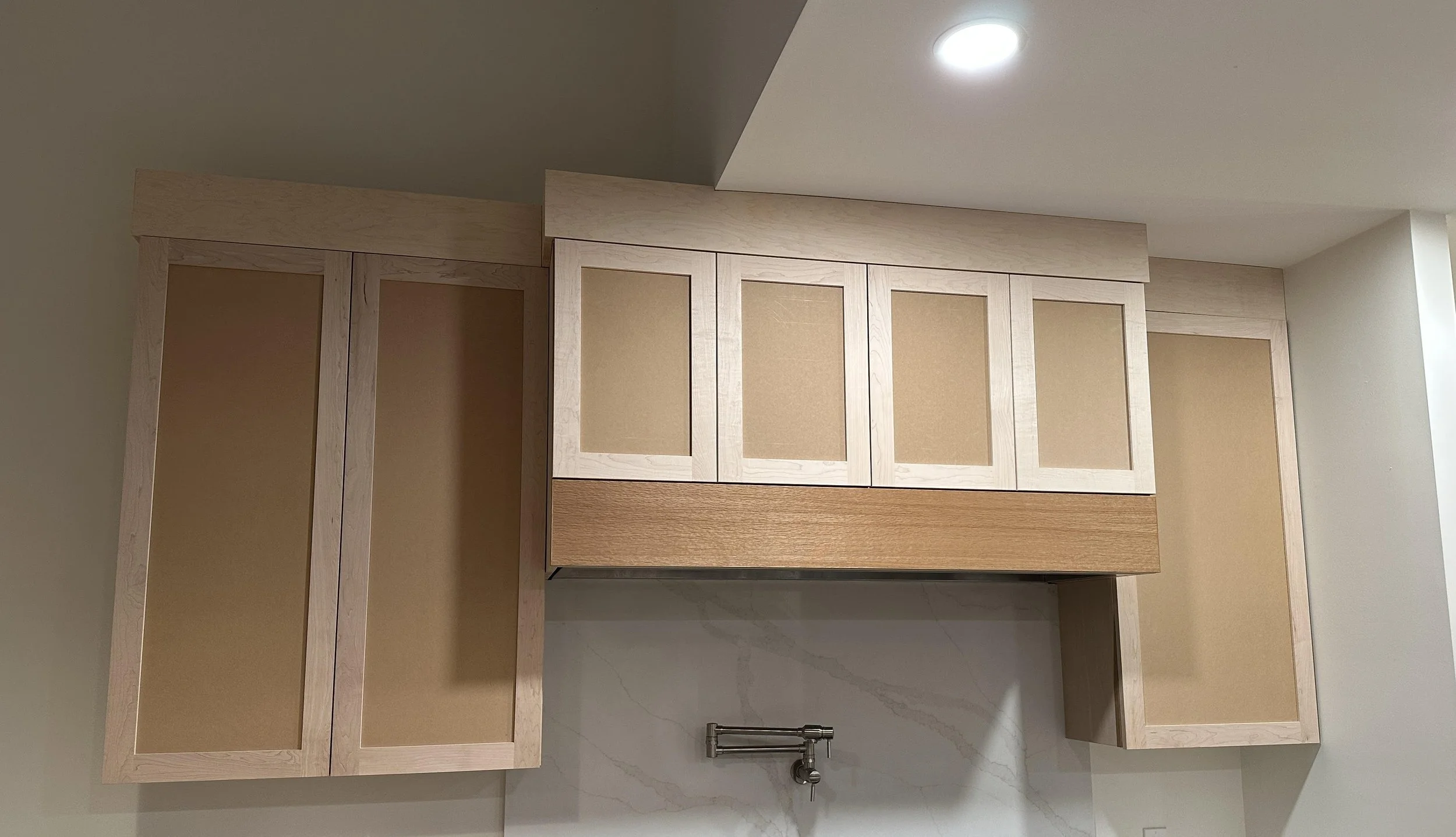 kitchenhoodcabinets.jpg