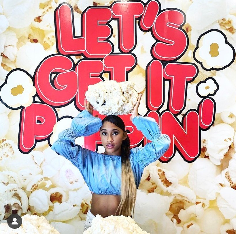 It&rsquo;s #friyay so LET&rsquo;S GET IT POPPIN&rsquo; 🍿 

Framed 📸 : @lalasolit_