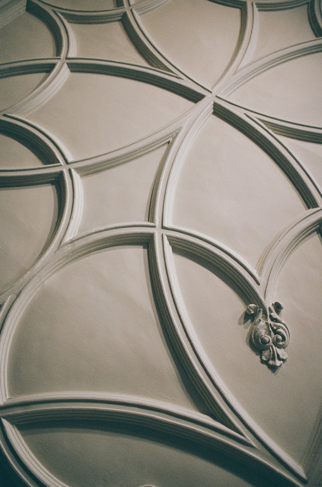 A view of the ceiling at the Chicago Athletic Association's hotel room