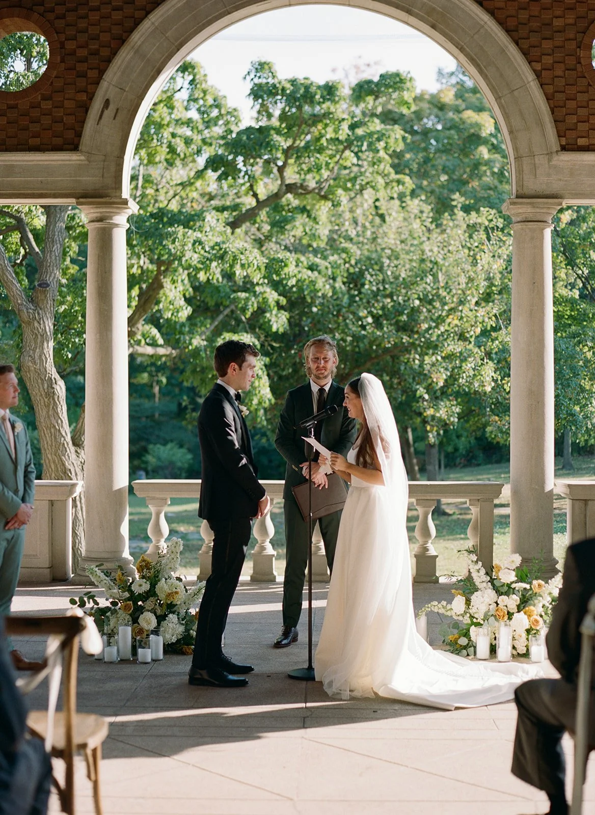chicago-film-wedding-photographer-ceremony-colonnade-arch-wide-06.jpg