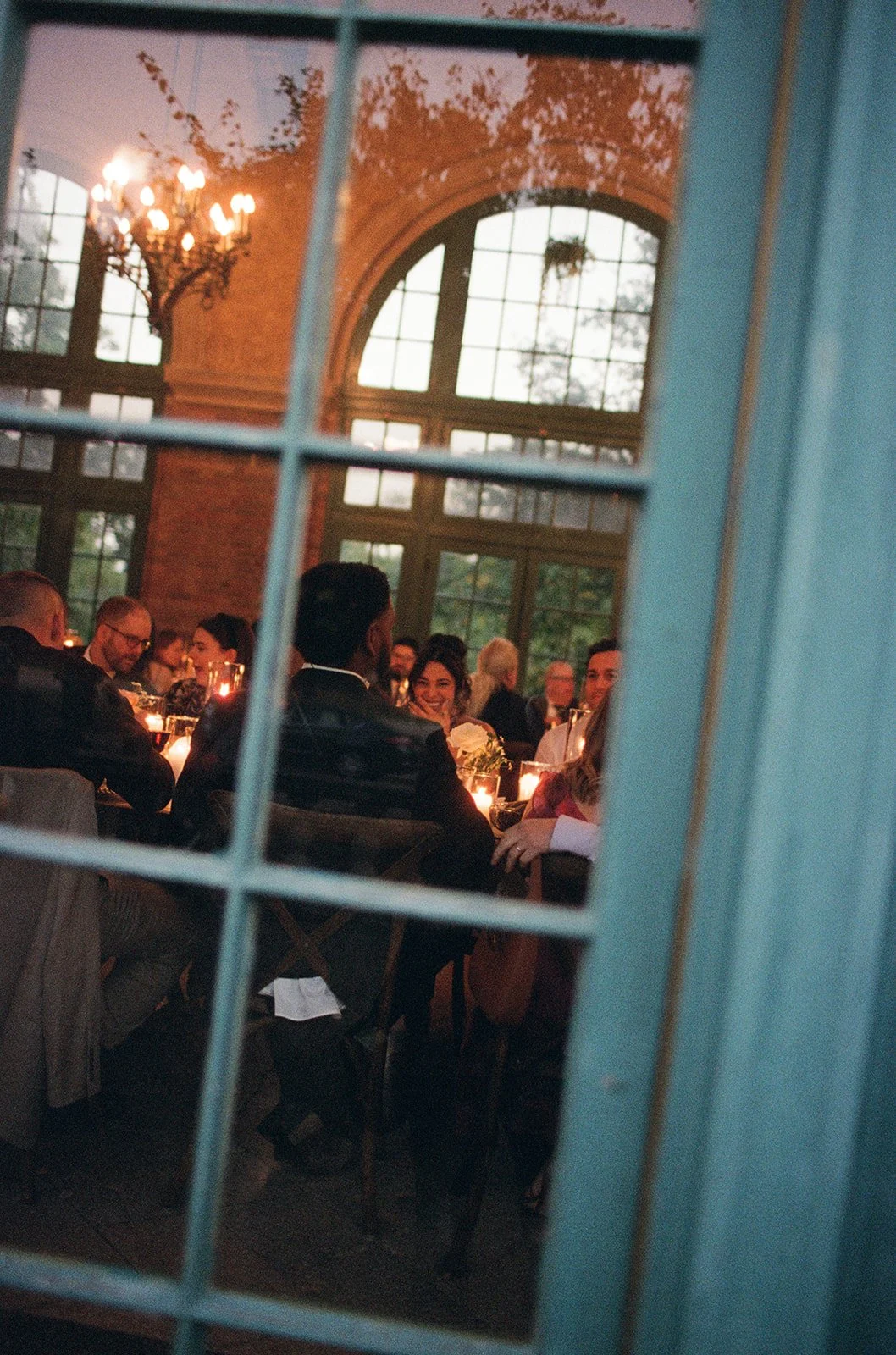 chicago-film-wedding-photographer-reception-candlelight-through-window-22.jpg