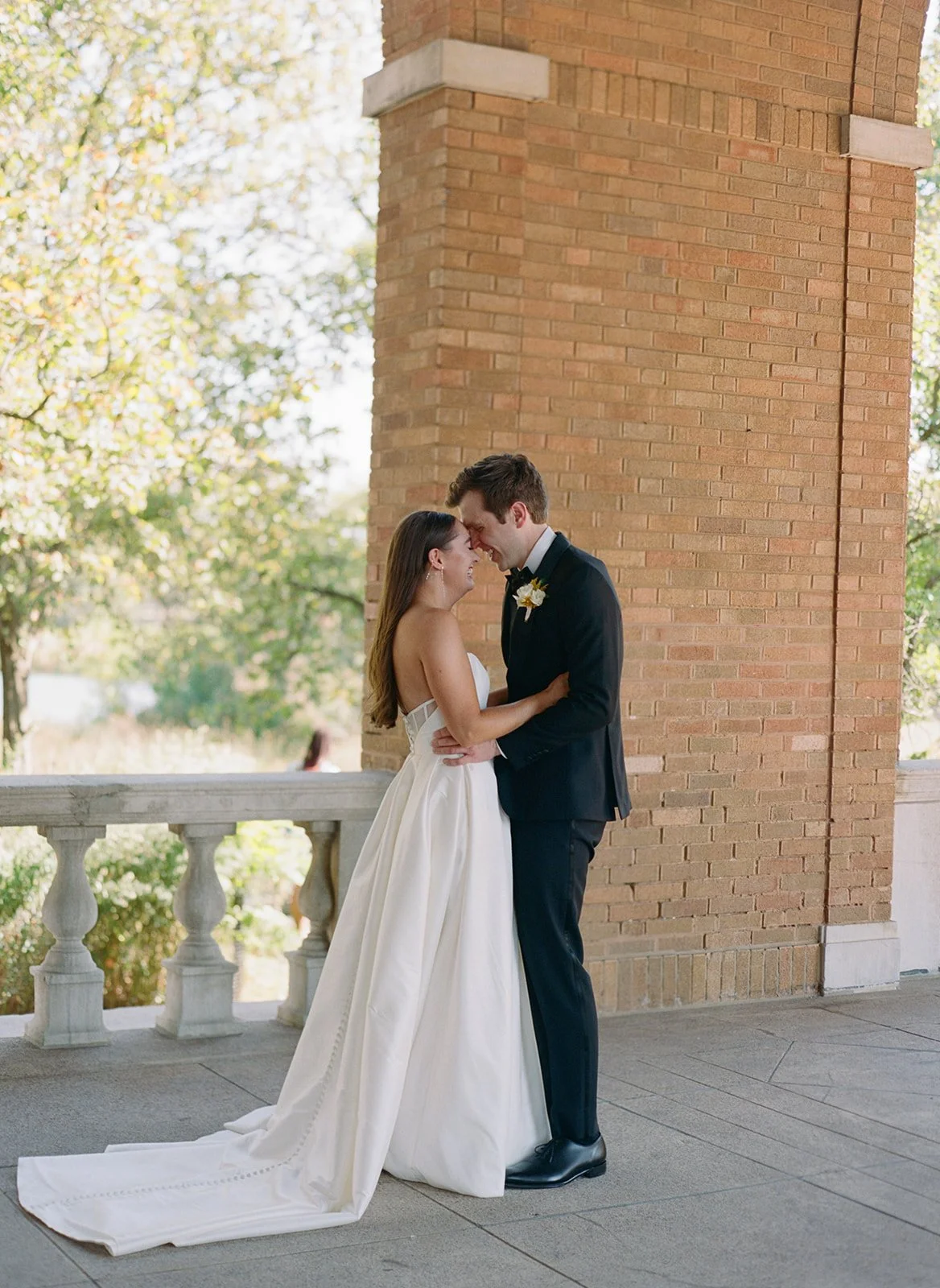 chicago-film-wedding-photographer-couple-almost-kiss-brick-pillar-09.jpg