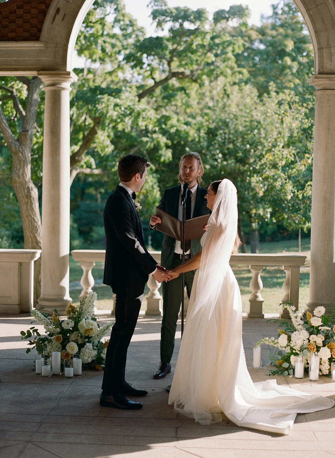 chicago-film-wedding-photographer-ceremony-vows-altar-candles-florals-05.jpg