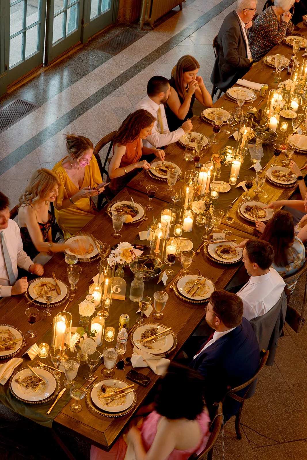 chicago-wedding-photographer-reception-overhead-guests-dining-candlelight-04.jpg