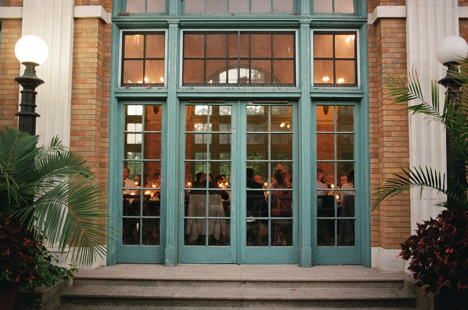 chicago-film-wedding-photographer-refectory-teal-doors-candlelit-reception-20.jpg
