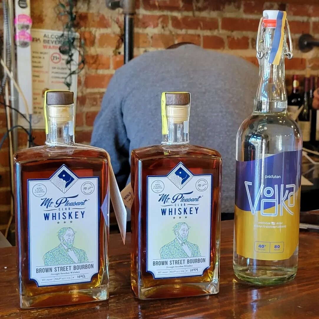 Paws up for vodka and raise your whiskers for whiskey, cause pukfuten and @mtpleasantclubwhiskey's Brown Street Bourbon unite this Sunday when the @rebootbeverages team heads to Virginia for the @dirtykittengravel Gralley Cat bike race!

We can't wai