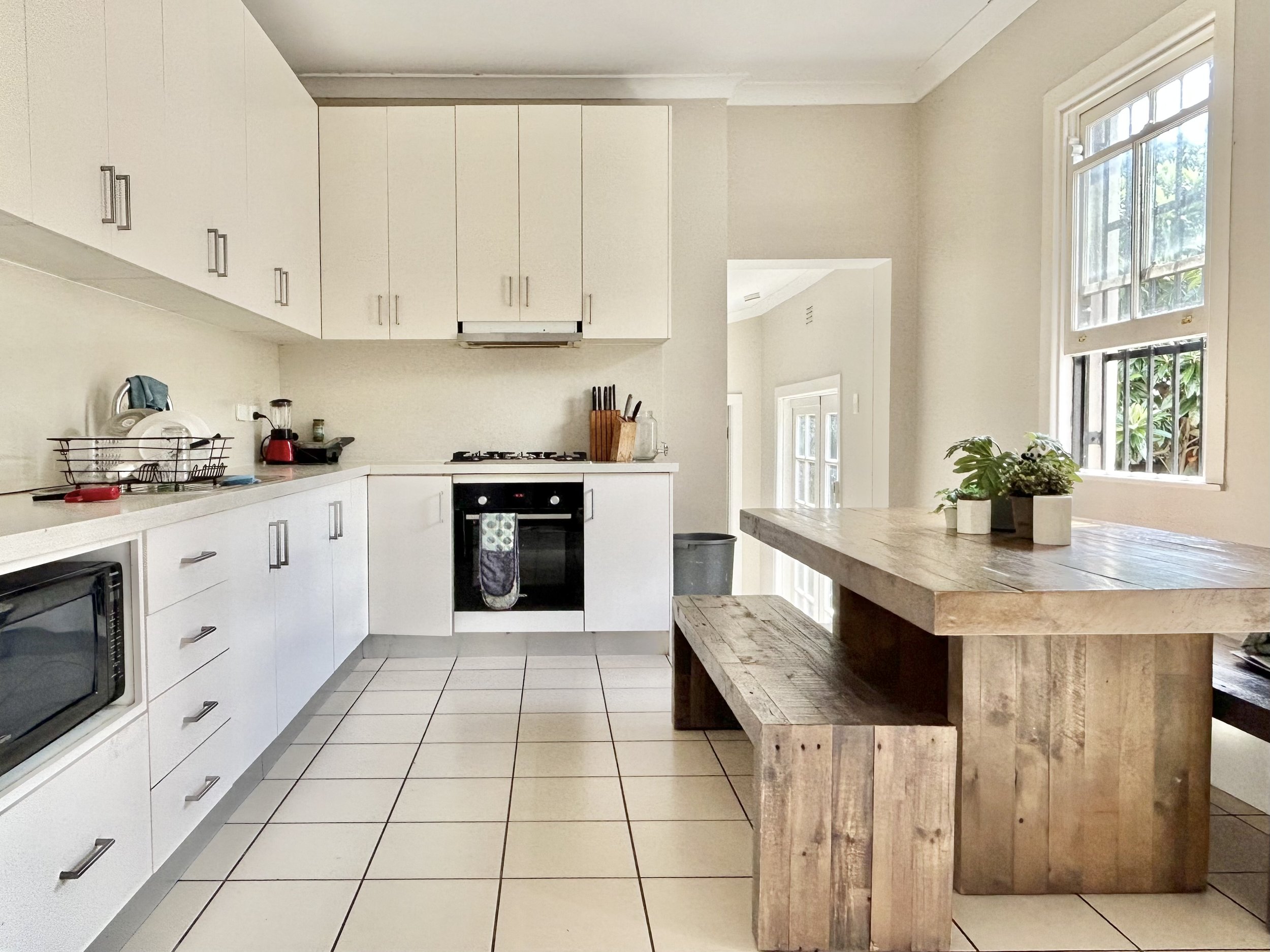 14 Kitchen a.jpg