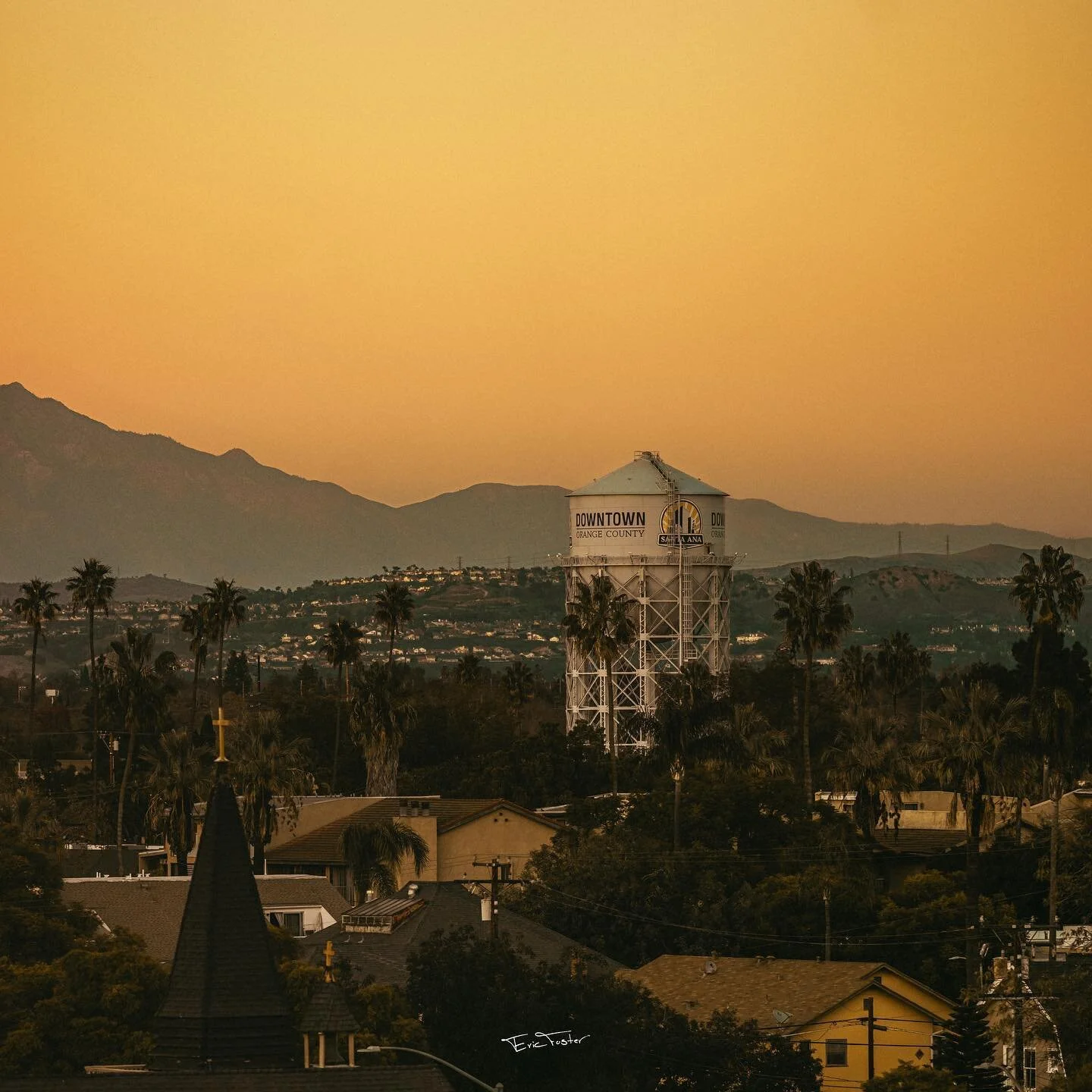 Interesting views here in OC. 🌴

.
.
.
#sonyalpha #sonyalpha1 #sonyalphasclub #sonyalphagang #santaana #santaanacalifornia #santaanaphotographer #socal #warmphotography #gmasterlens