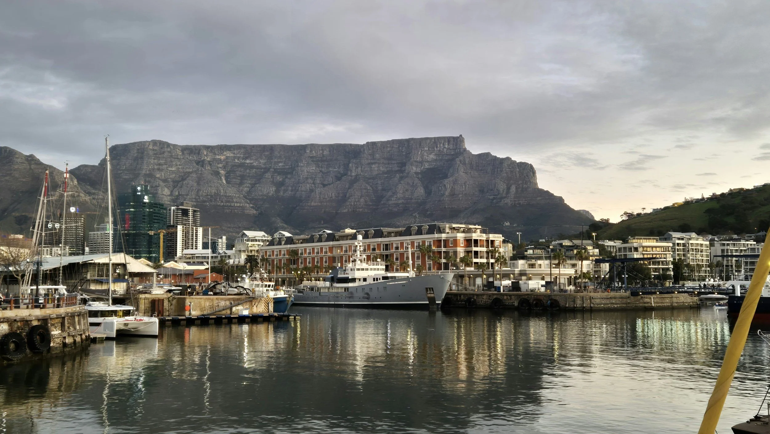 V& A waterfront with the backdrop of majestic table mountain