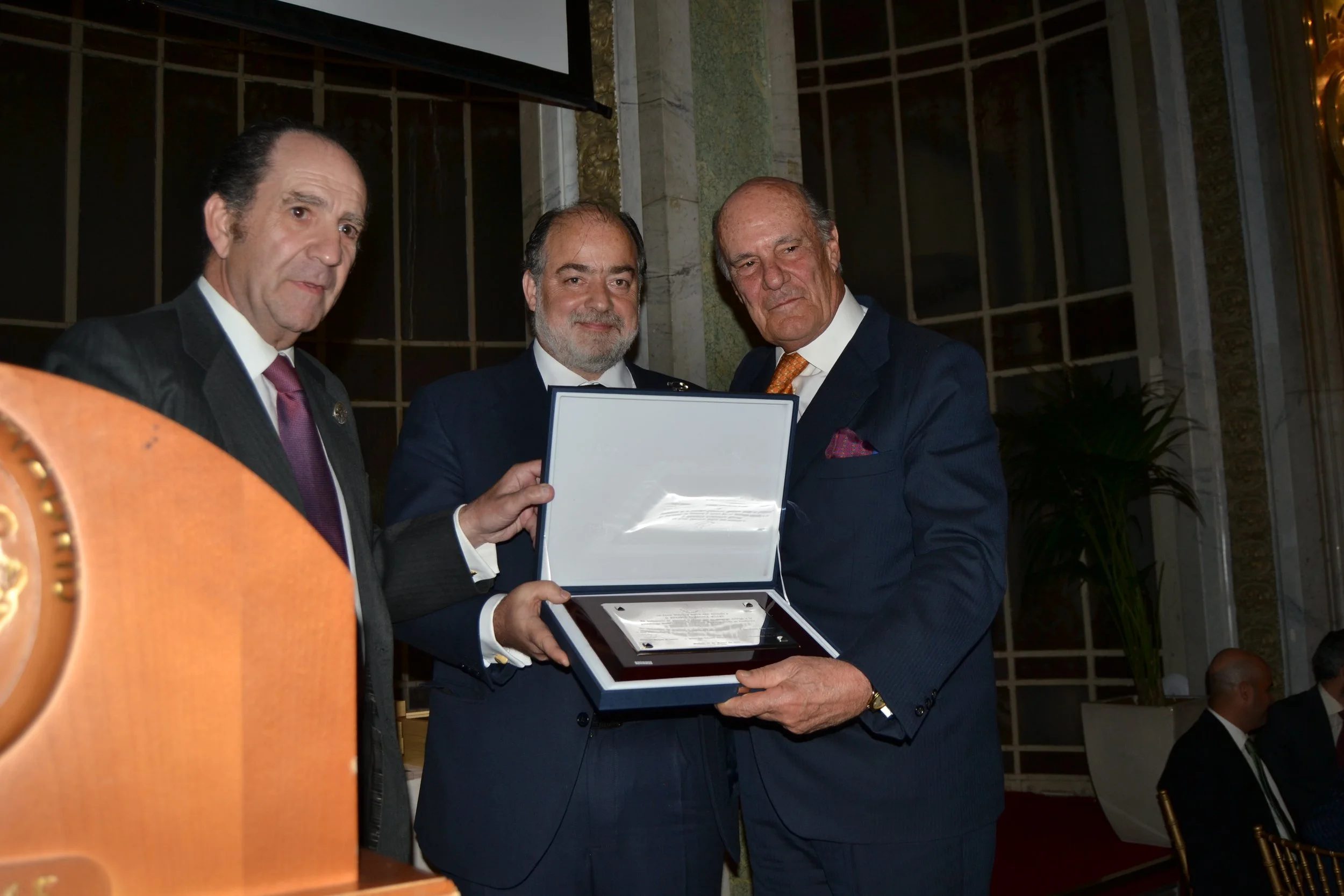 PRESIDENTE DE HONOR 18'.JPG