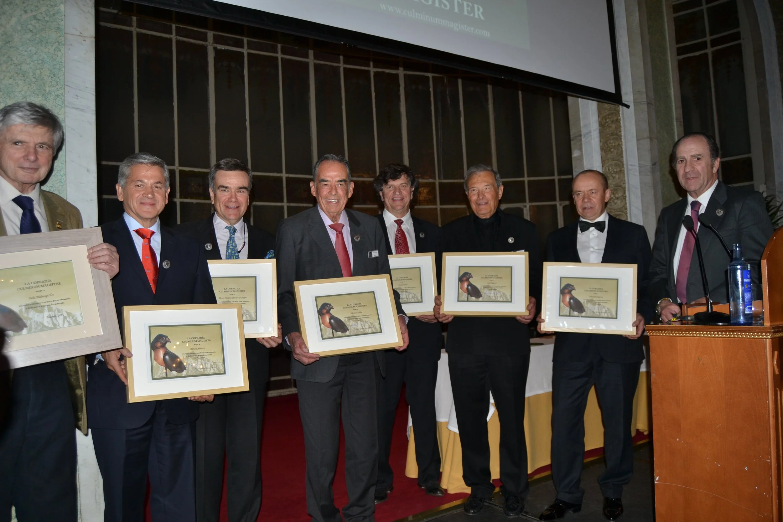 NUEVOS COFRADES 18'.JPG