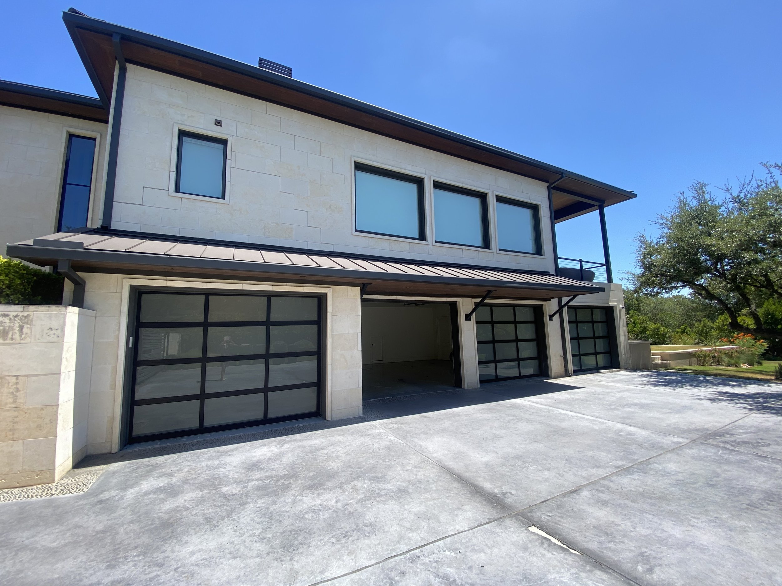 035 garage.jpg