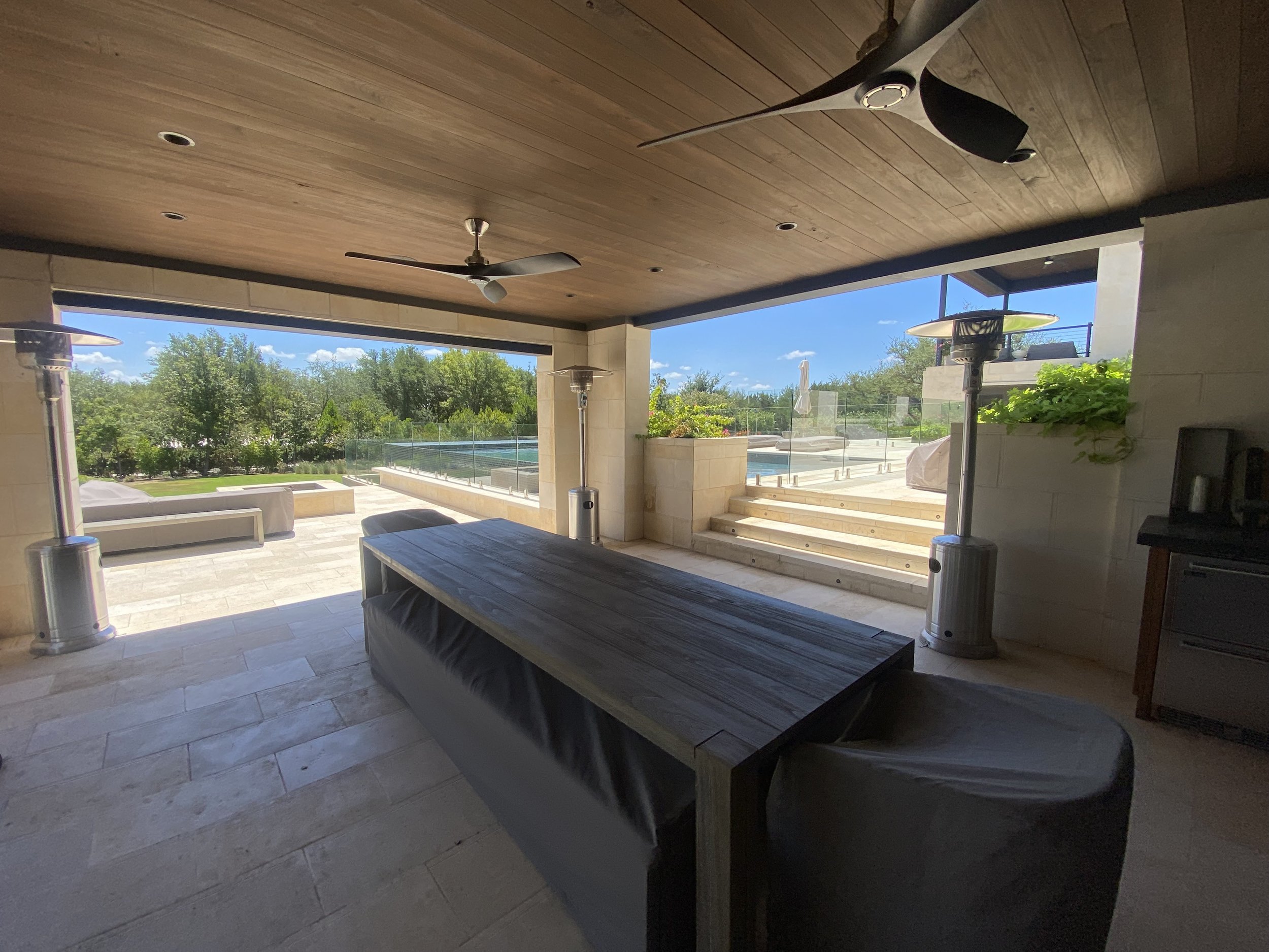 039 covered patio.jpg