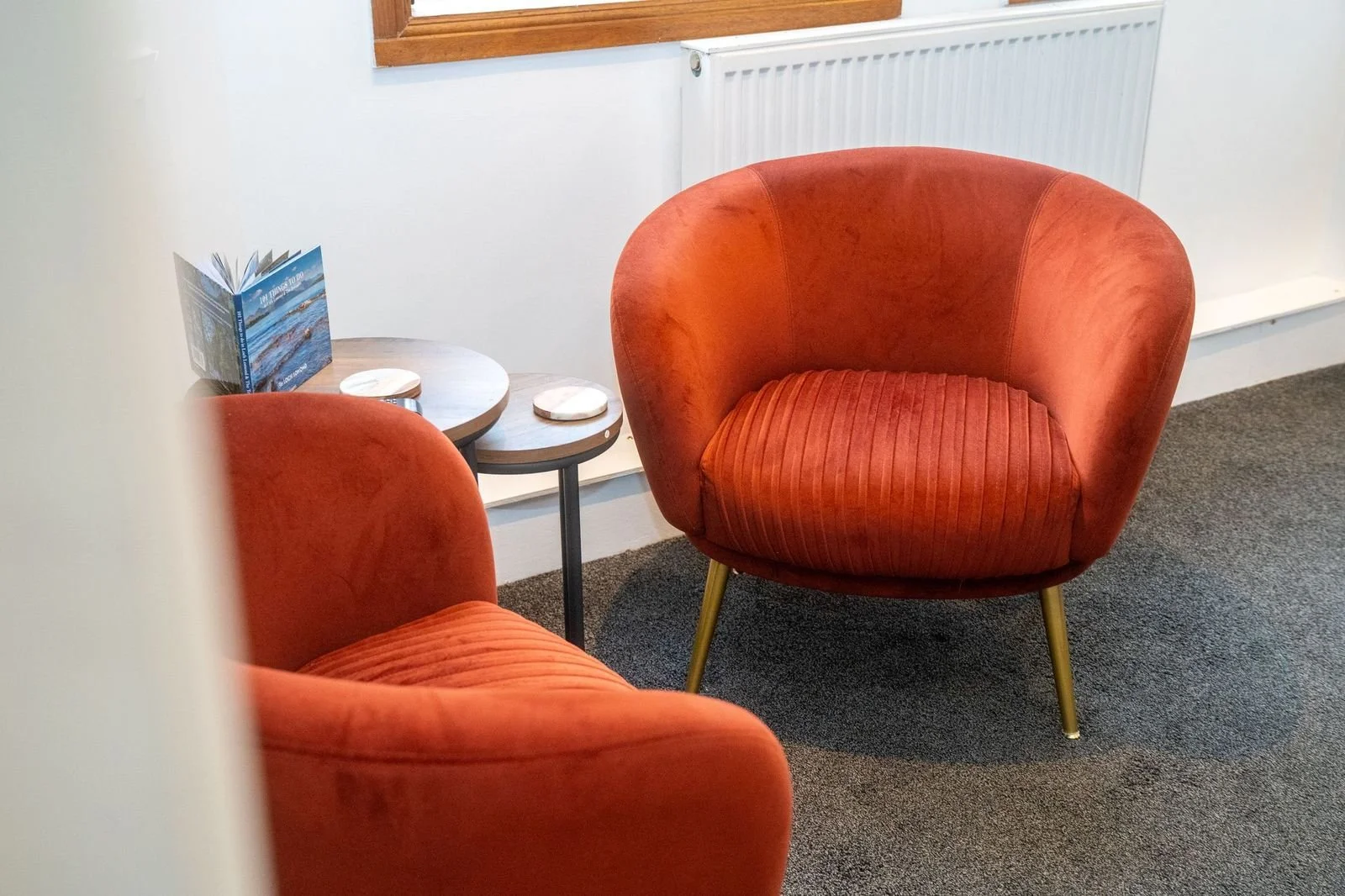 Superior Seating Area Room 65