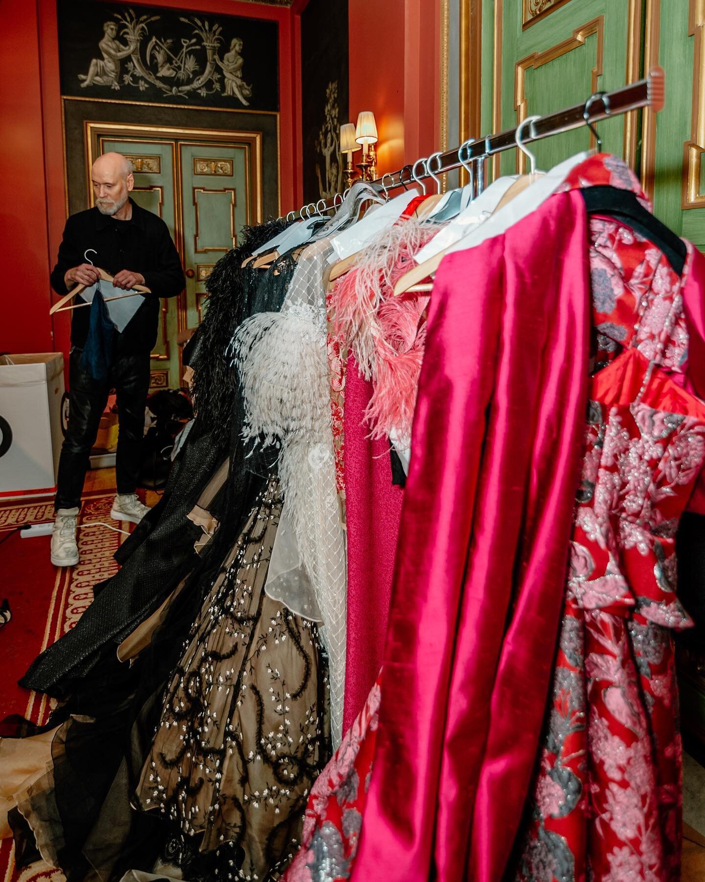 Take a peek behind the scenes of the Stockholm International Fashion Fair 2022! These snapshots capture the hustle and bustle of our fashion designers and models as they prepared for the runway show in the stunning Vapensalen Grand Hotel. It was a me