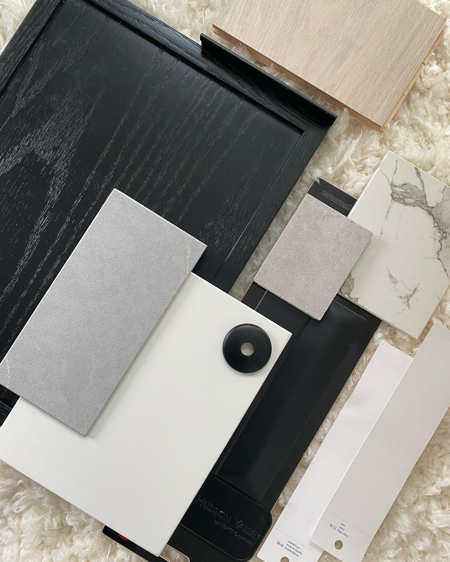 Finalized selections 🤍
-
#ProjectRobinHill
-
.
.
.
#mainfloorrenovation #homerenovation #interiors #homedesign #home #blackaccents #blackstainedoak #modern