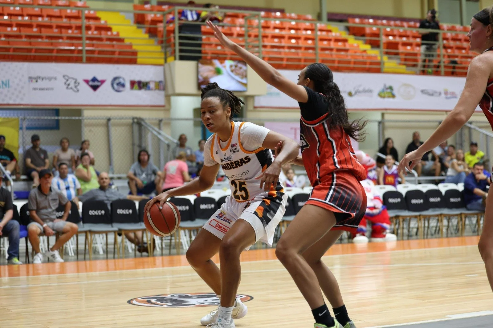 Las Ganaderas provocan un triple empata en la cima del BSNF