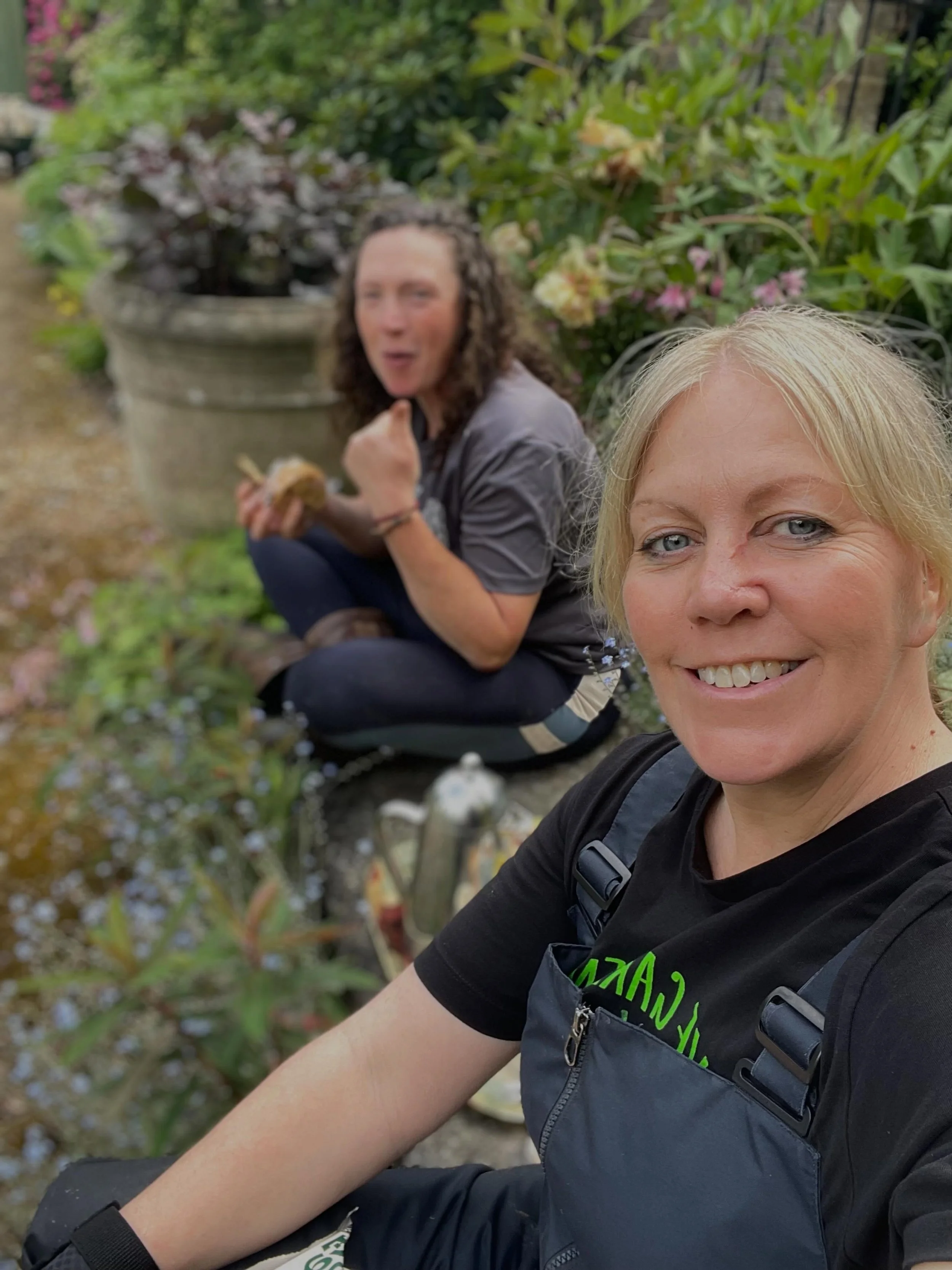 Emma and I enjoying a brief break out of our very busy day in Speldhurst, sitting on a stone bench, surrounded by peonies, iris and fading forget me nots. Some interesting changes coming ahead for both of us, excited by the future 🥰💚🌱 #gardenersof