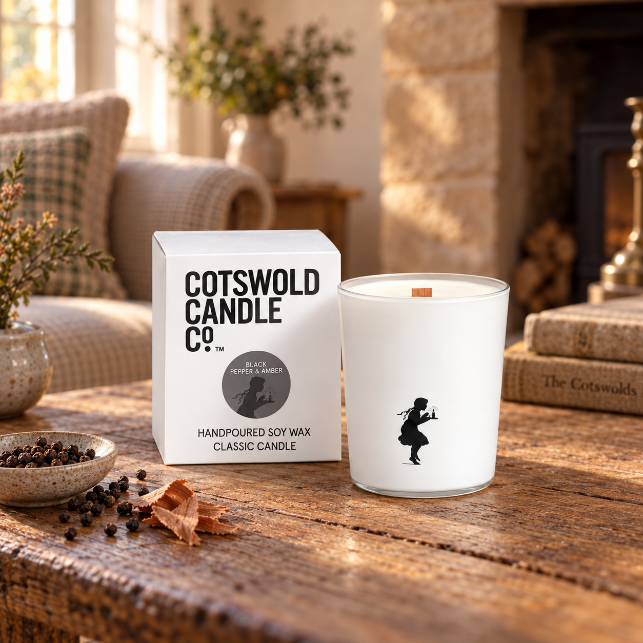 black-pepper-amber-candle-lifestyle.png