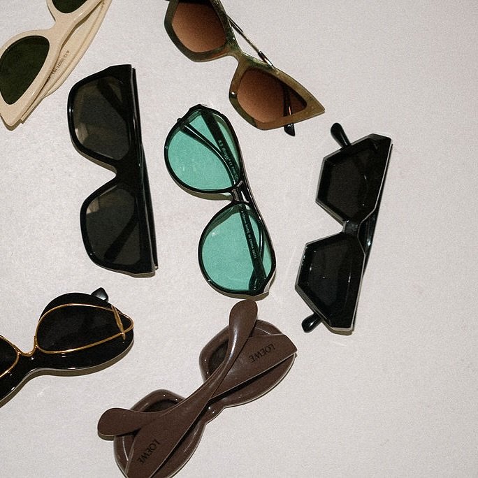we are nothing if not committed to a full look - sunnies are never optional 🖤

#wardrobestylist #dallaswardrobestylist #outfit #fulllookpolicy #dfwwardrobestylist #sunnies #sunglasses 

📷: @jennybirddd