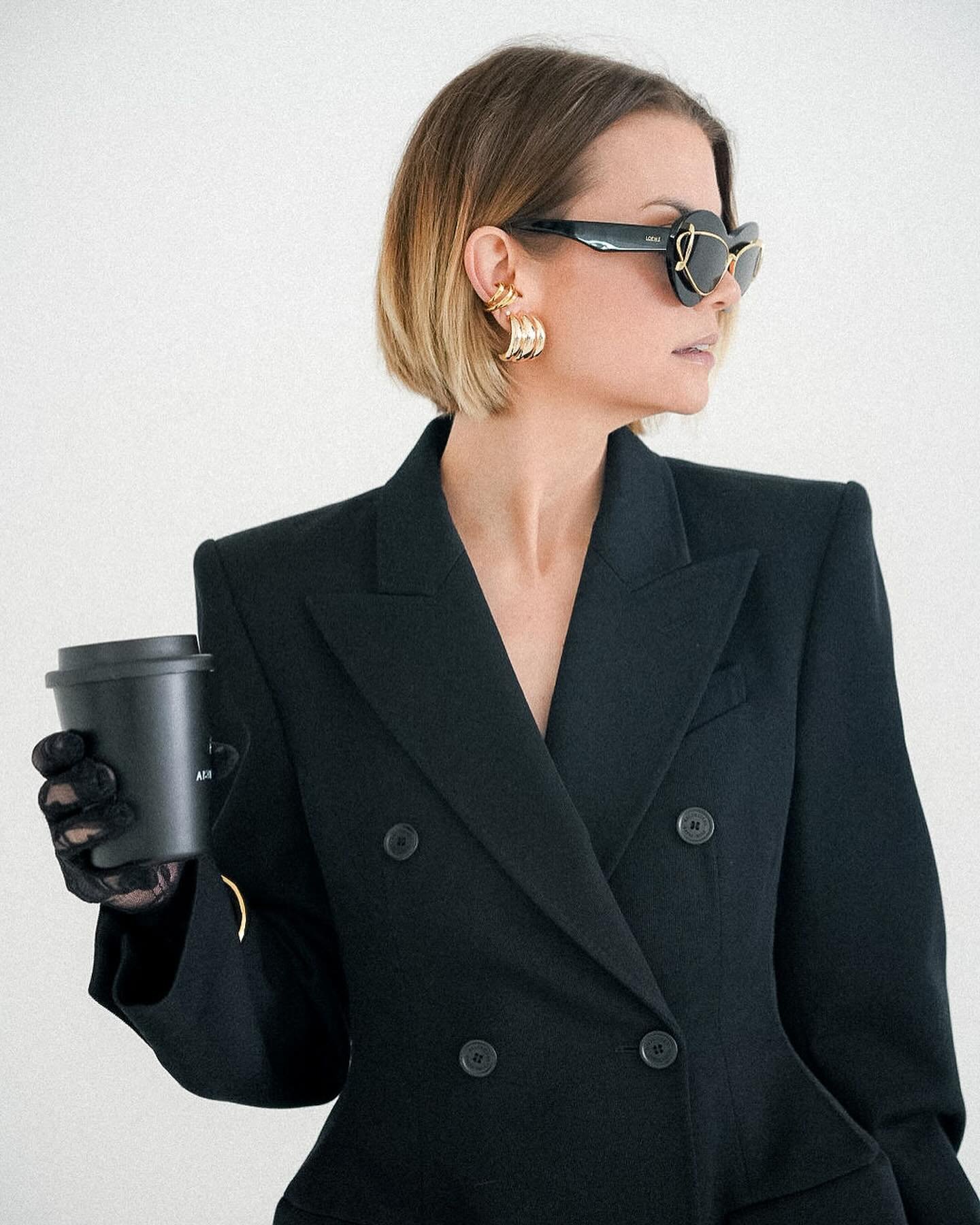dress code 🖤

&hellip;let&rsquo;s find yours. 

#stylist #wardrobestylist #dallaswardrobestylist #personalstylist #dfwwardrobestylist #luxurystylist 

📷: @jennybirddd