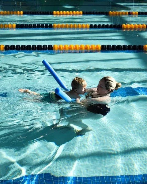 Roses are red, pools are blue&hellip;
Strong hearts are built in the water, too 💦❤️

Winter II Group Swim is starting March 2!  Let&rsquo;s get moving and thriving in the water this winter.

Register @ the link in our bio!