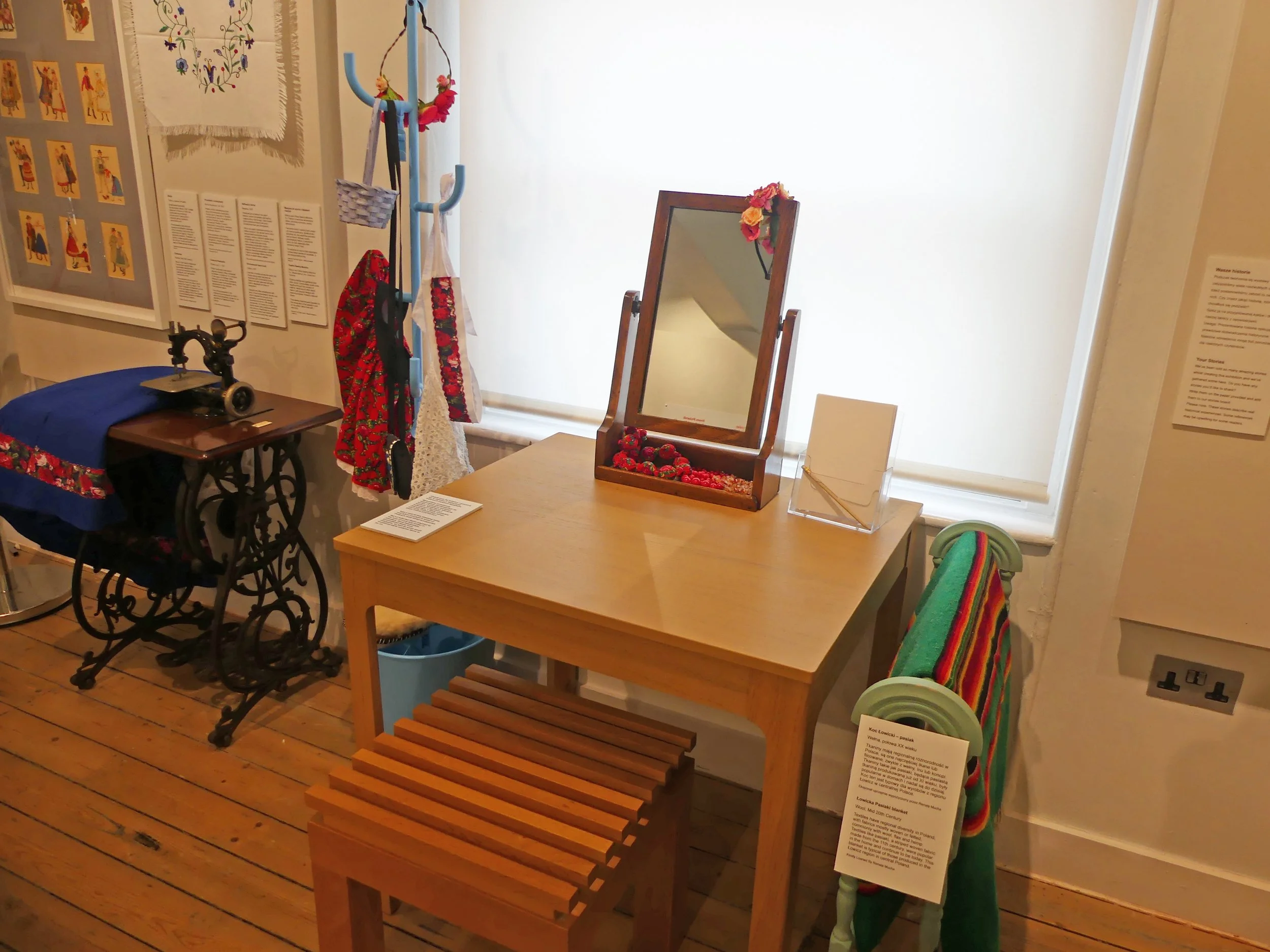 Dressing up table