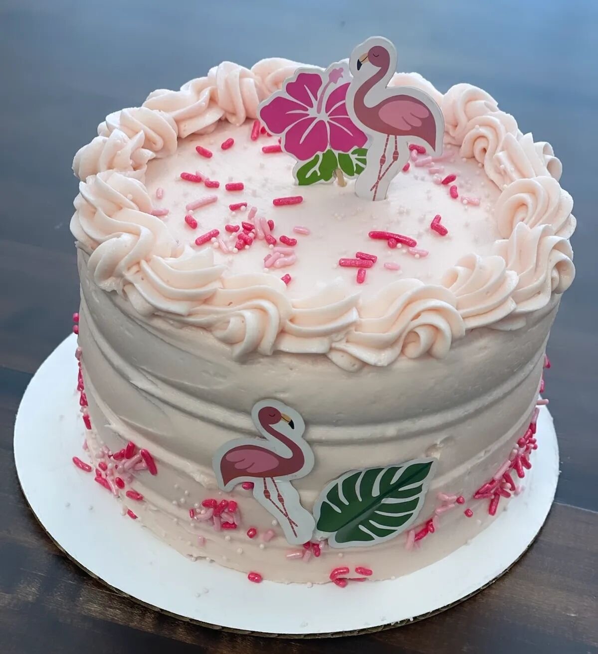 Happy Saturday!!! We made a fun fresh Strawberry flamingo cake available for 1/2 price to the first person who claims it!  ALSO we have Lemon Poppyseed and Fresh Strawberry cupcakes while supplies last!!